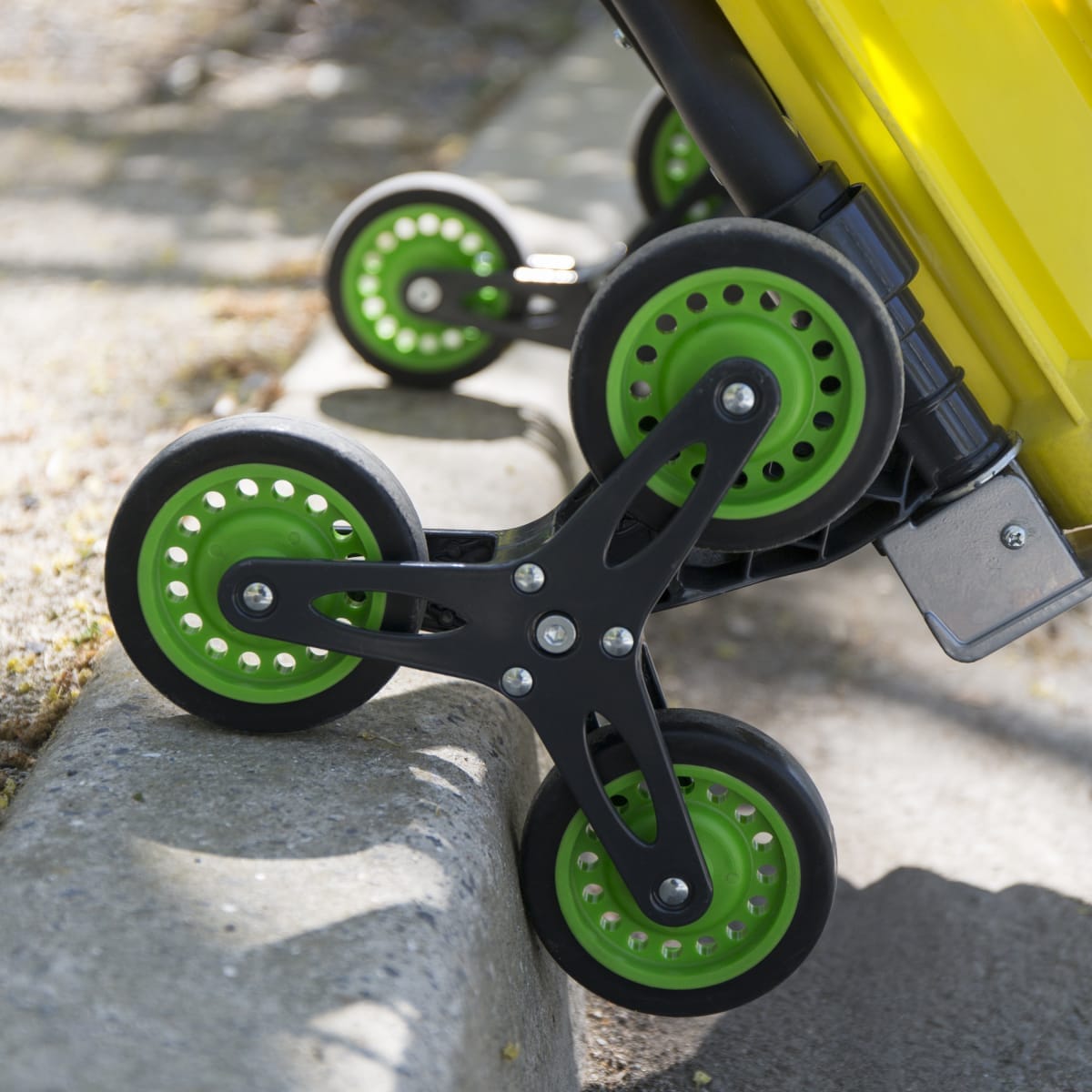 Bricocenter ALUMINIUM FOLDING STAIR TROLLEY STANDERS CAPACITY 70 KG WITH 3 WHEELS ON EACH SIDE