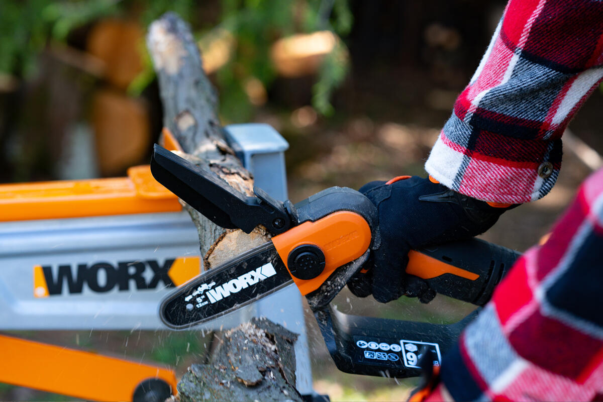 WORX BATTERY OPERATED MULTIFUNCTION PRUNER 20V BLADE 12CM BATTERY AND CHARGE NOT INCLUDED