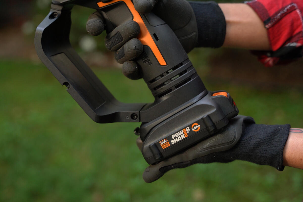 WORX BATTERY OPERATED MULTIFUNCTION PRUNER 20V BLADE 12CM BATTERY AND CHARGE NOT INCLUDED