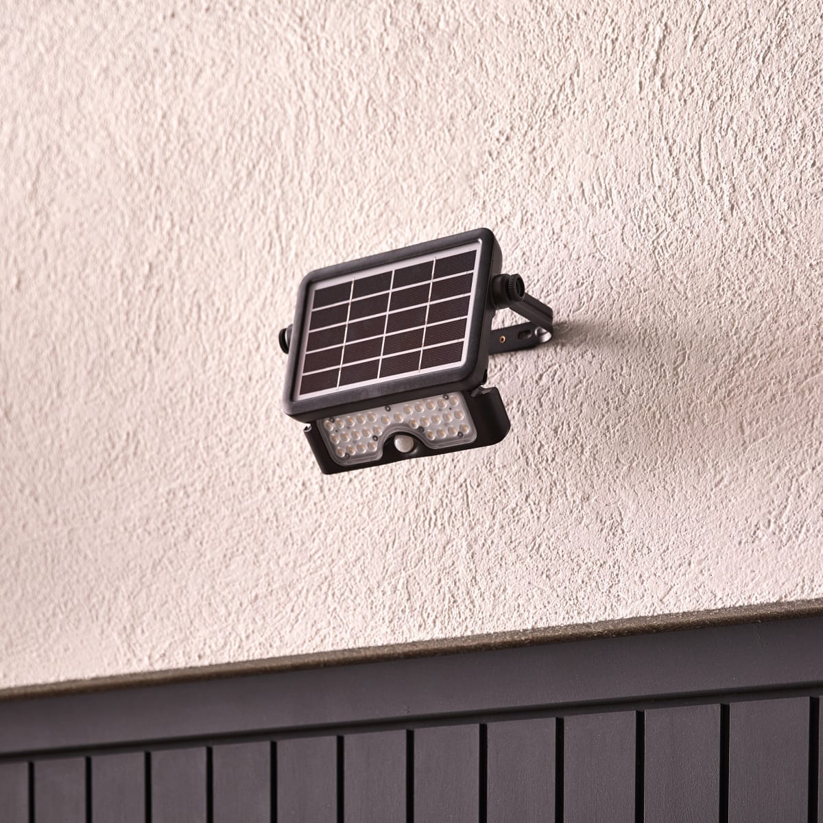 Bricocenter SOLAR PROJECTOR ZUZO ALUMINUM BLACK LED 44W NATURAL LIGHT WITH MOTION SENSOR IP44