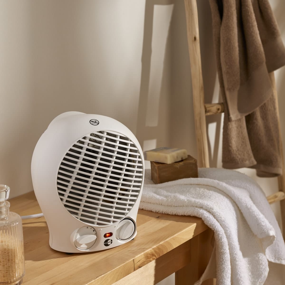 Bricocenter TERMOVENTILATORE 3 POTENZE VENTILAZIONE/ 1 / 2 KW BIANCO MIS 18 X 14,7 X 21,4 CM 0,9 KG