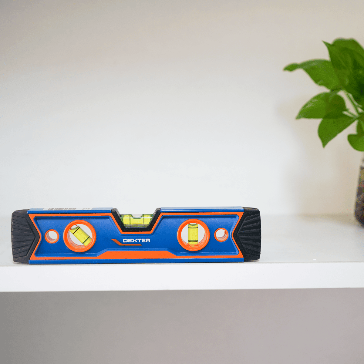 DEXTER ALUMINIUM RECTANGULAR SPIRIT LEVEL 22.9 CM, MAGNETIC, 3 BUBBLES