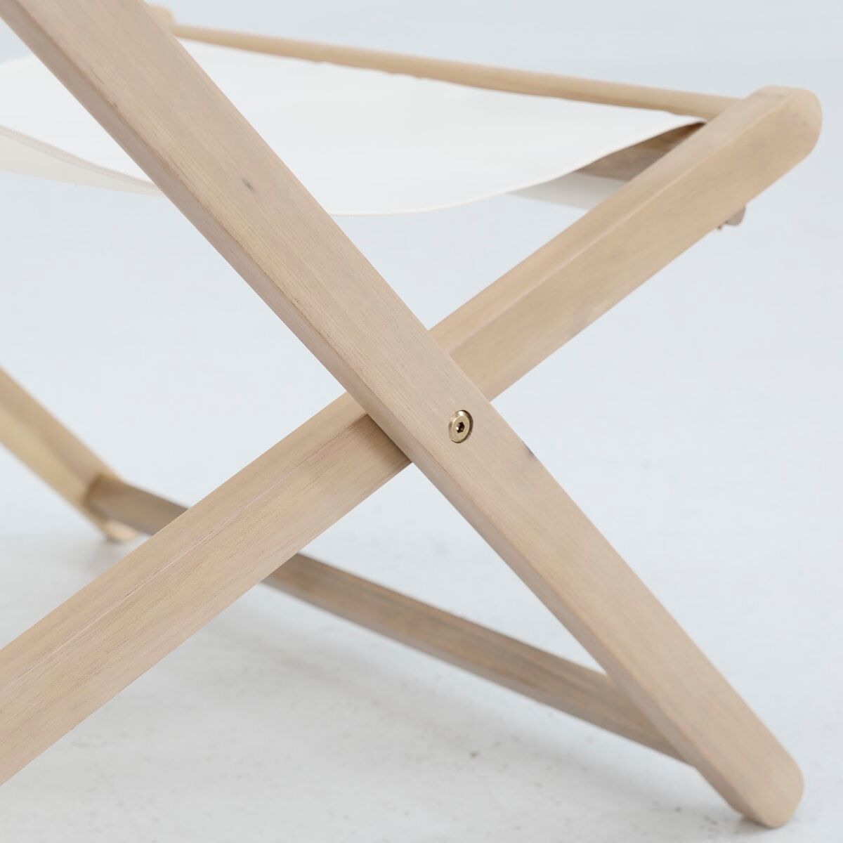 Naterial Solis deck chair in FSC acacia, 60x95x98 cm, cream
