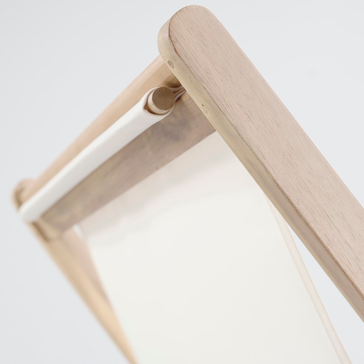 Naterial Solis deck chair in FSC acacia, 60x95x98 cm, cream