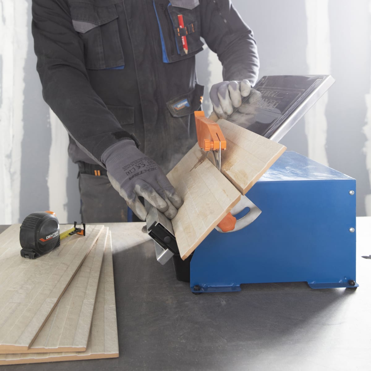Dexter electric tile cutter, maximum cutting thickness 33 mm, 180 mm blade, 450 W