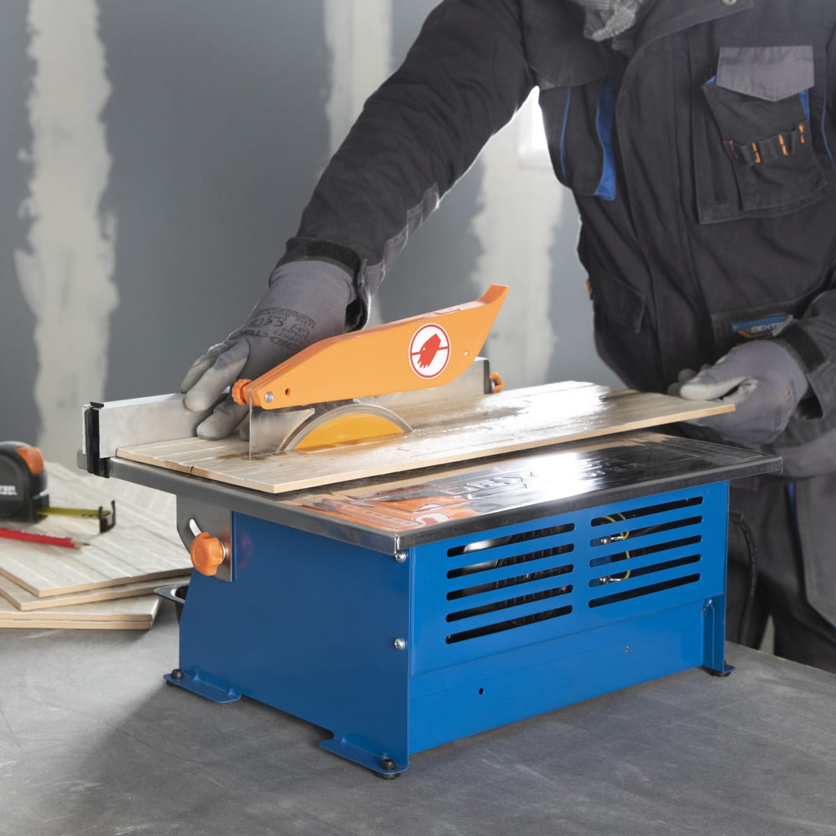 Dexter electric tile cutter, maximum cutting thickness 33 mm, 180 mm blade, 450 W