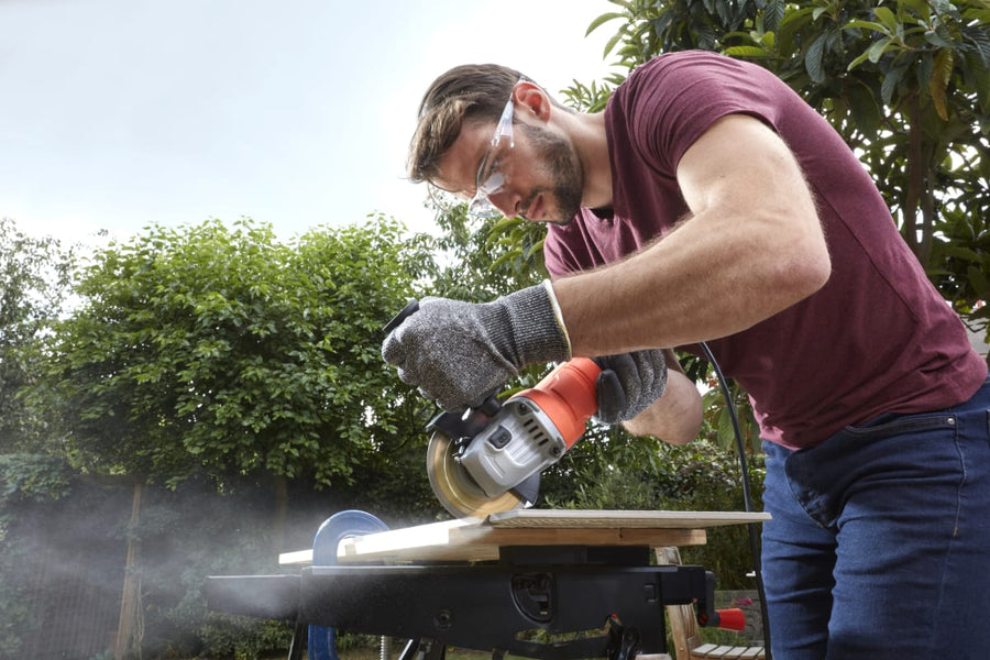 Black &amp; Decker CD 115 710W angle grinder, 115 mm