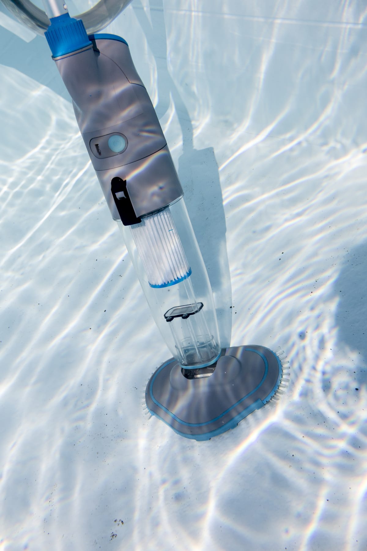 SUPER VAC BATTERY-POWERED POOL CLEANER