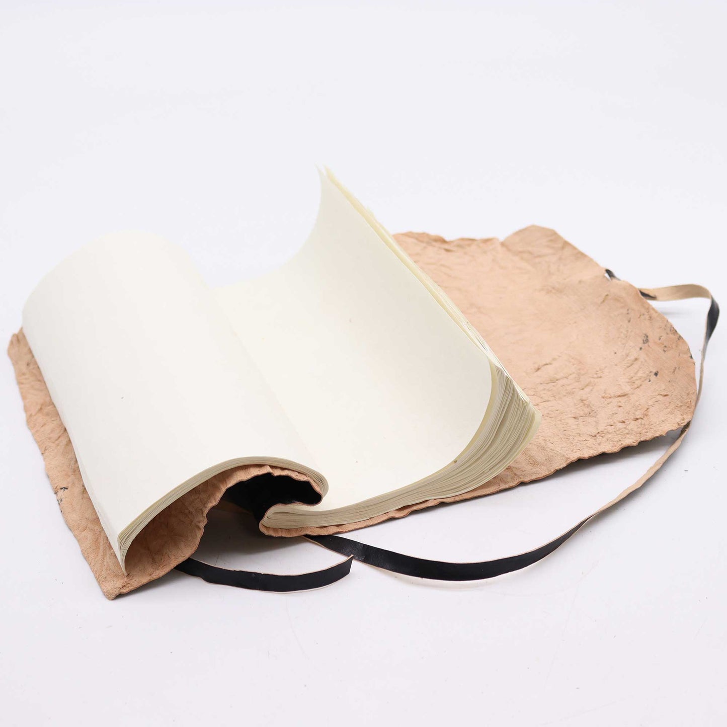 Bliss Rolled Leather Travel Notebook - 96 pages - Black  21x15cm