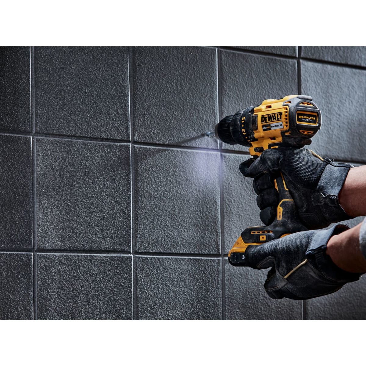 Bricocenter TRAPANO AVVITATORE CON PERCUSSIONE COMPATTO DEWALT 2 VELOCITA 18V 2 X 2AH MOTORE BRUSHLESS