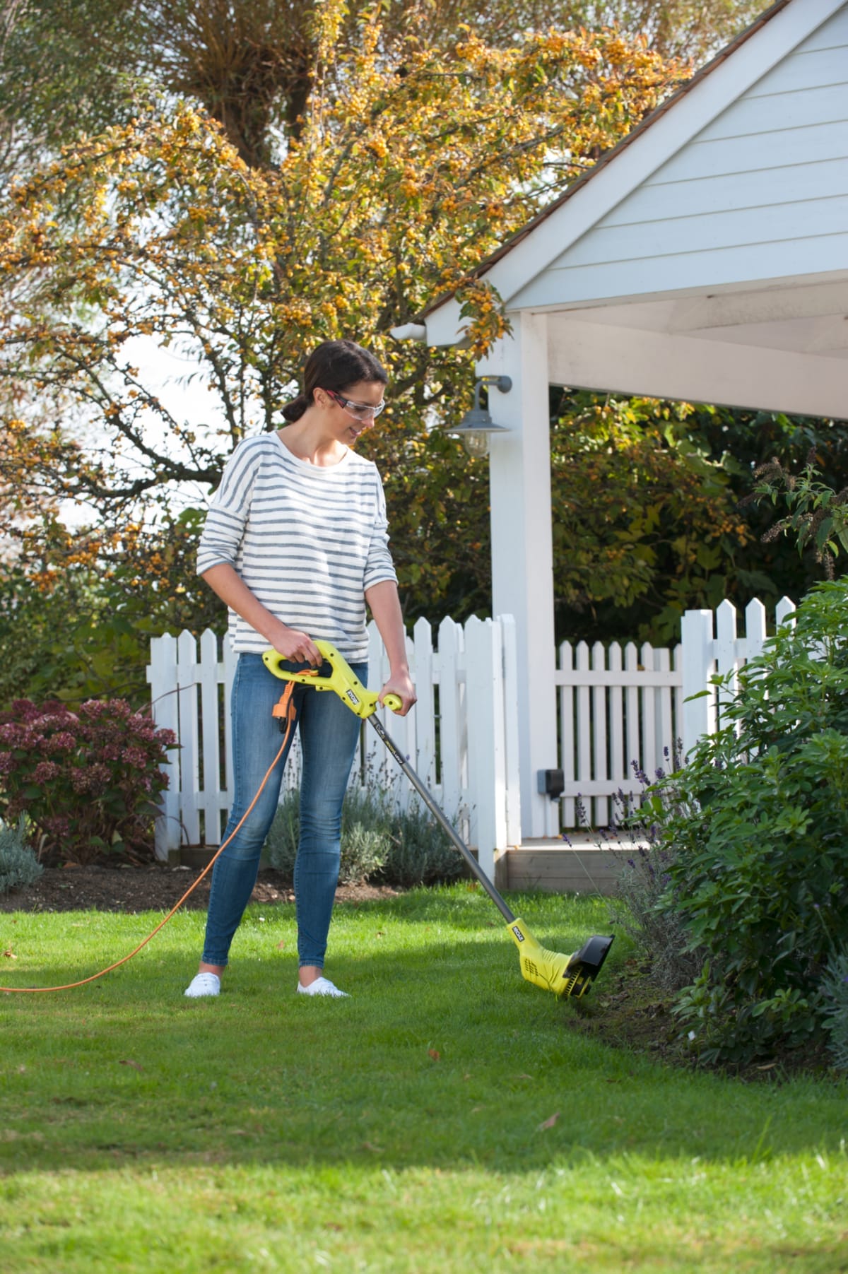 Bricocenter COMBINED 1300W LAWN MOWER AND 300W TRIMMER