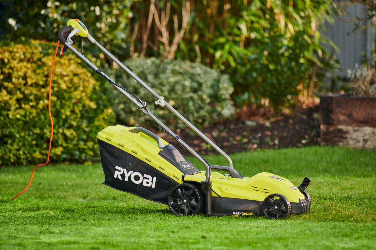 Bricocenter COMBINED 1300W LAWN MOWER AND 300W TRIMMER