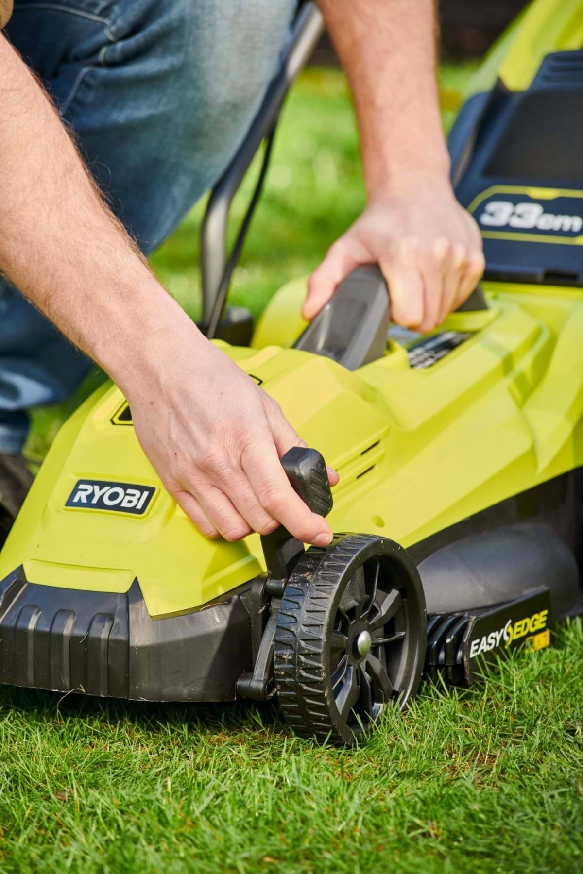 Bricocenter COMBINED 1300W LAWN MOWER AND 300W TRIMMER