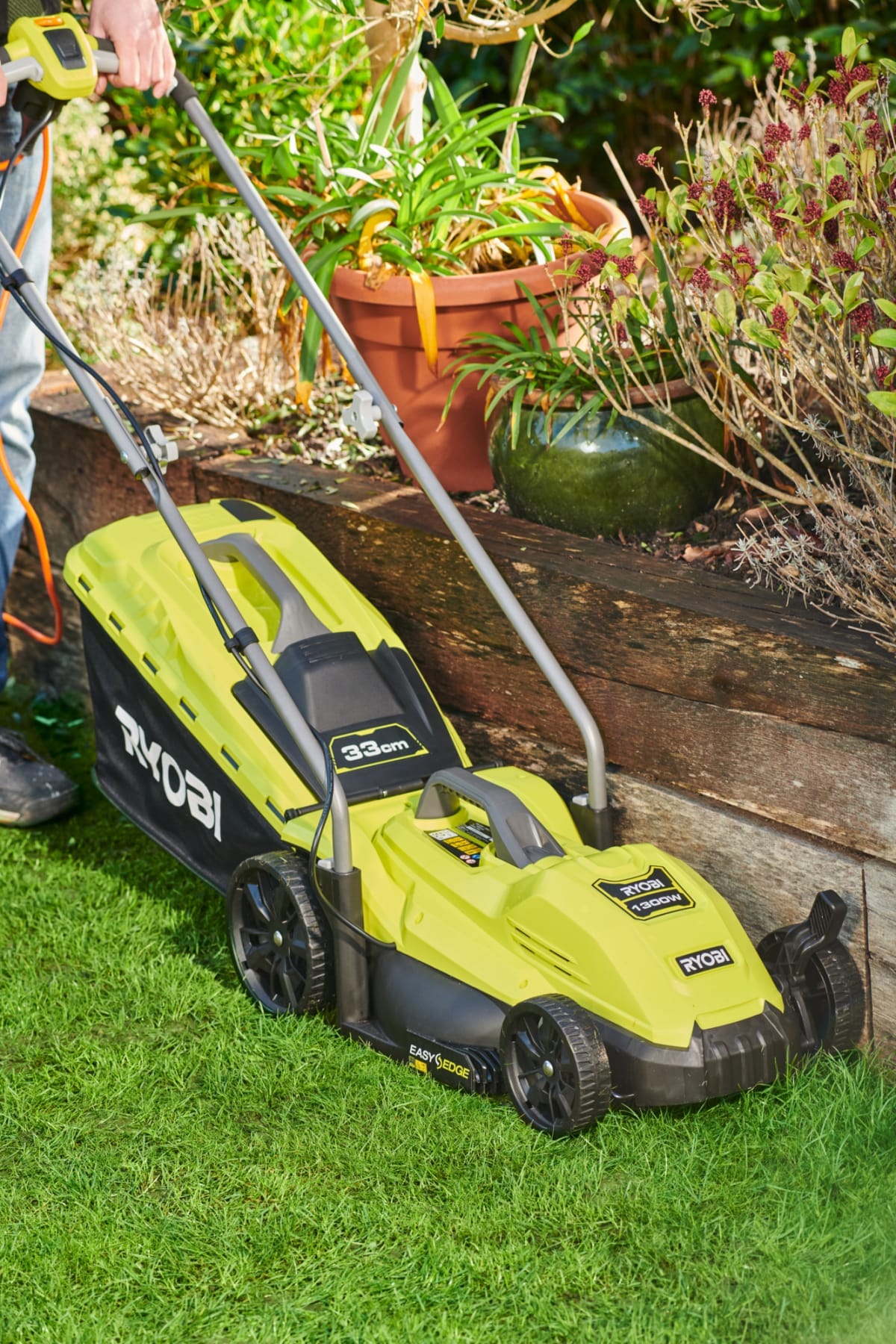 Bricocenter COMBINED 1300W LAWN MOWER AND 300W TRIMMER
