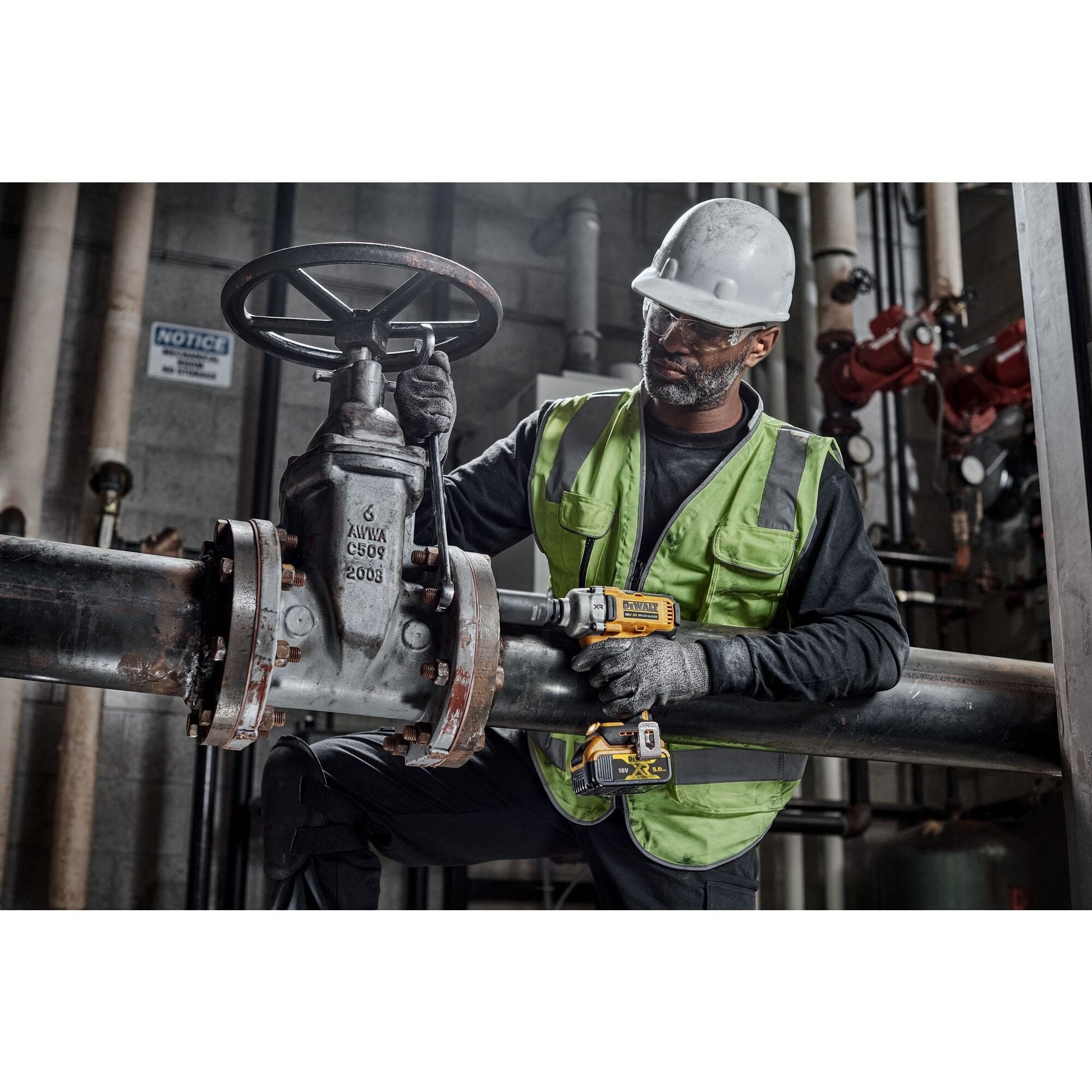 Bricocenter TRAPANO AVVITATORE A IMPULSI BRUSHLESS DEWALT 20V 3VELOCITA', SENZA BATTERIA E CARICABATTE