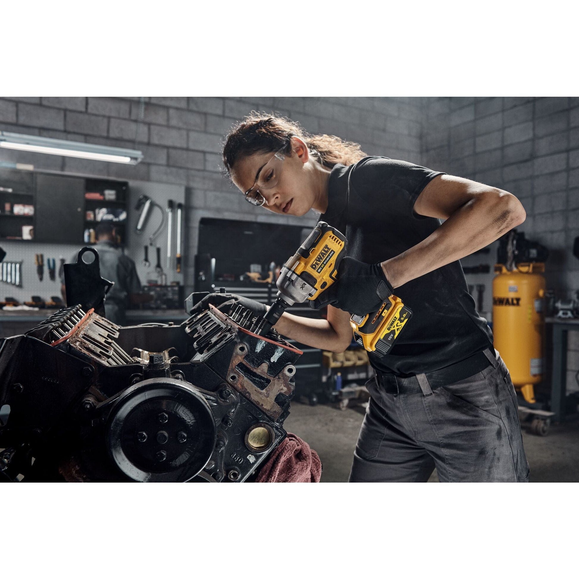 Bricocenter TRAPANO AVVITATORE A IMPULSI BRUSHLESS DEWALT 20V 3VELOCITA', SENZA BATTERIA E CARICABATTE