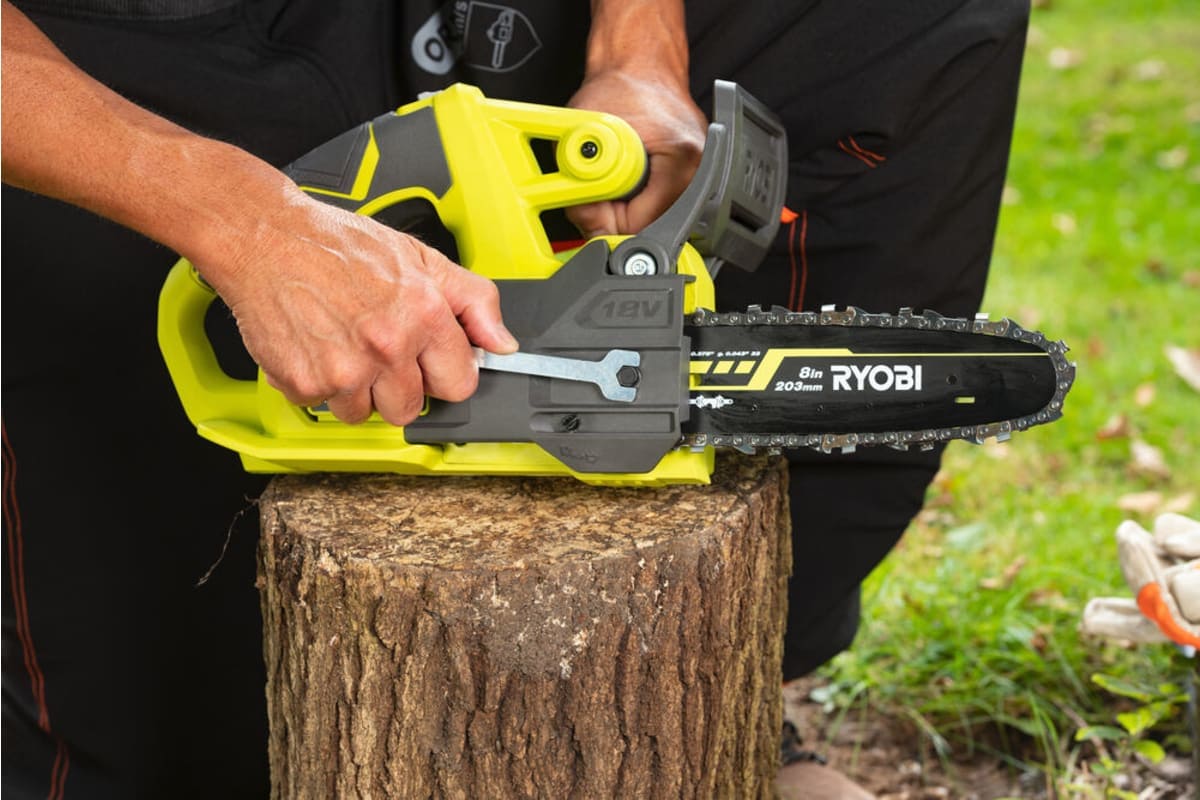 Bricocenter RYOBI 18V CORDLESS ELECTRIC SAW 20CM BAR