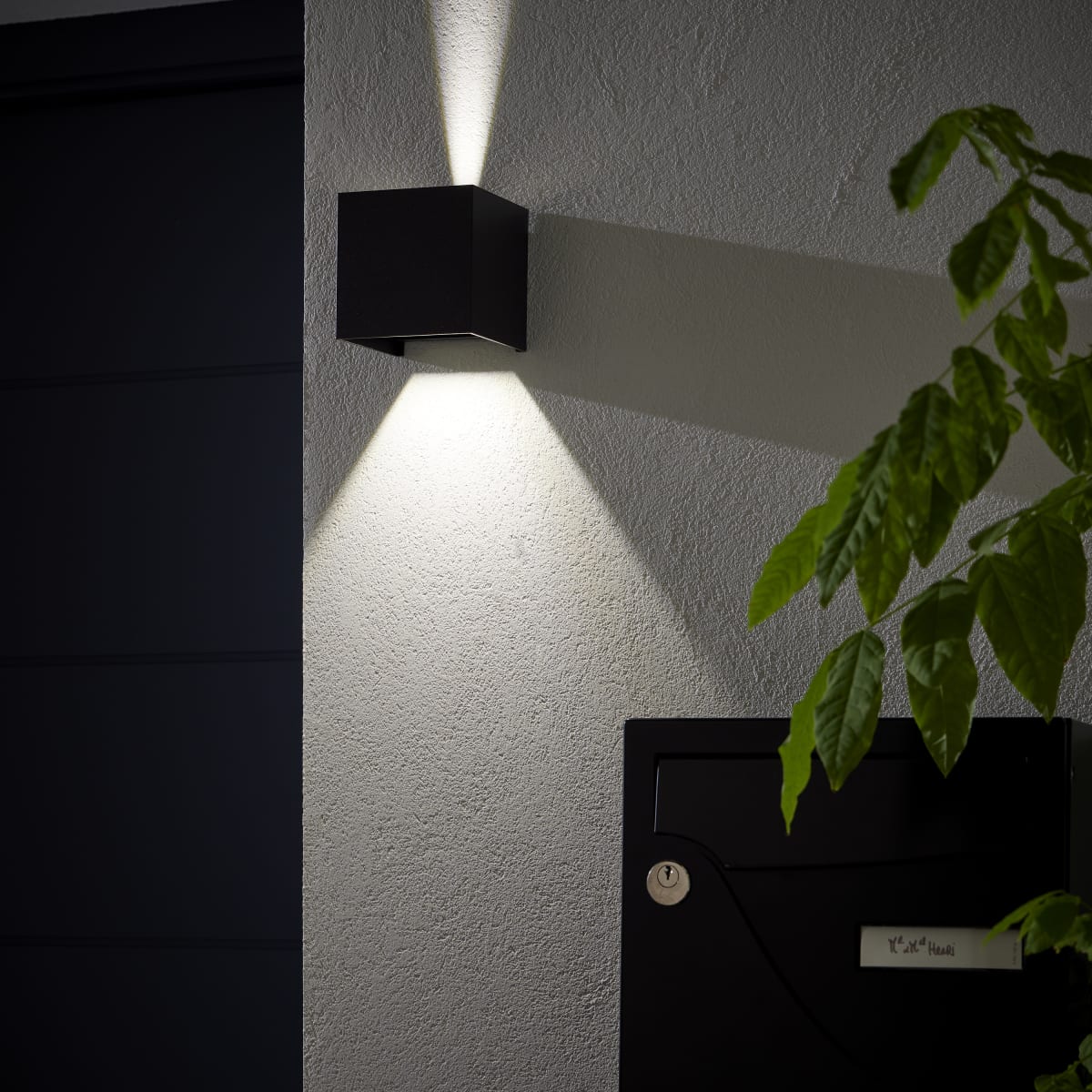 Bricocenter ROXBURY ALUMINIUM WALL LIGHT BLACK 10X10XH10 CM LED 810LM NATURAL LIGHT UP&amp;DOWN IP54