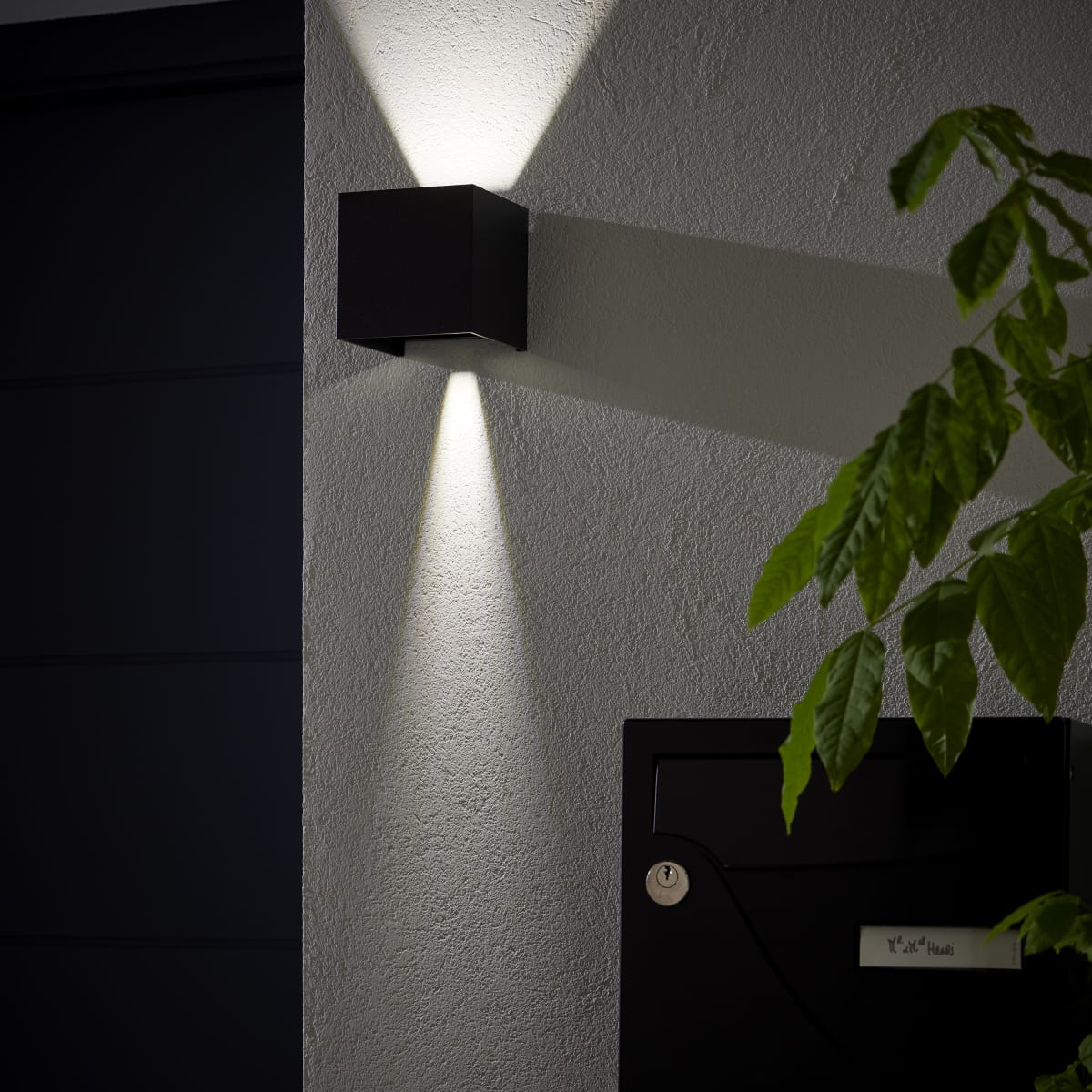 Bricocenter ROXBURY ALUMINIUM WALL LIGHT BLACK 10X10XH10 CM LED 810LM NATURAL LIGHT UP&amp;DOWN IP54