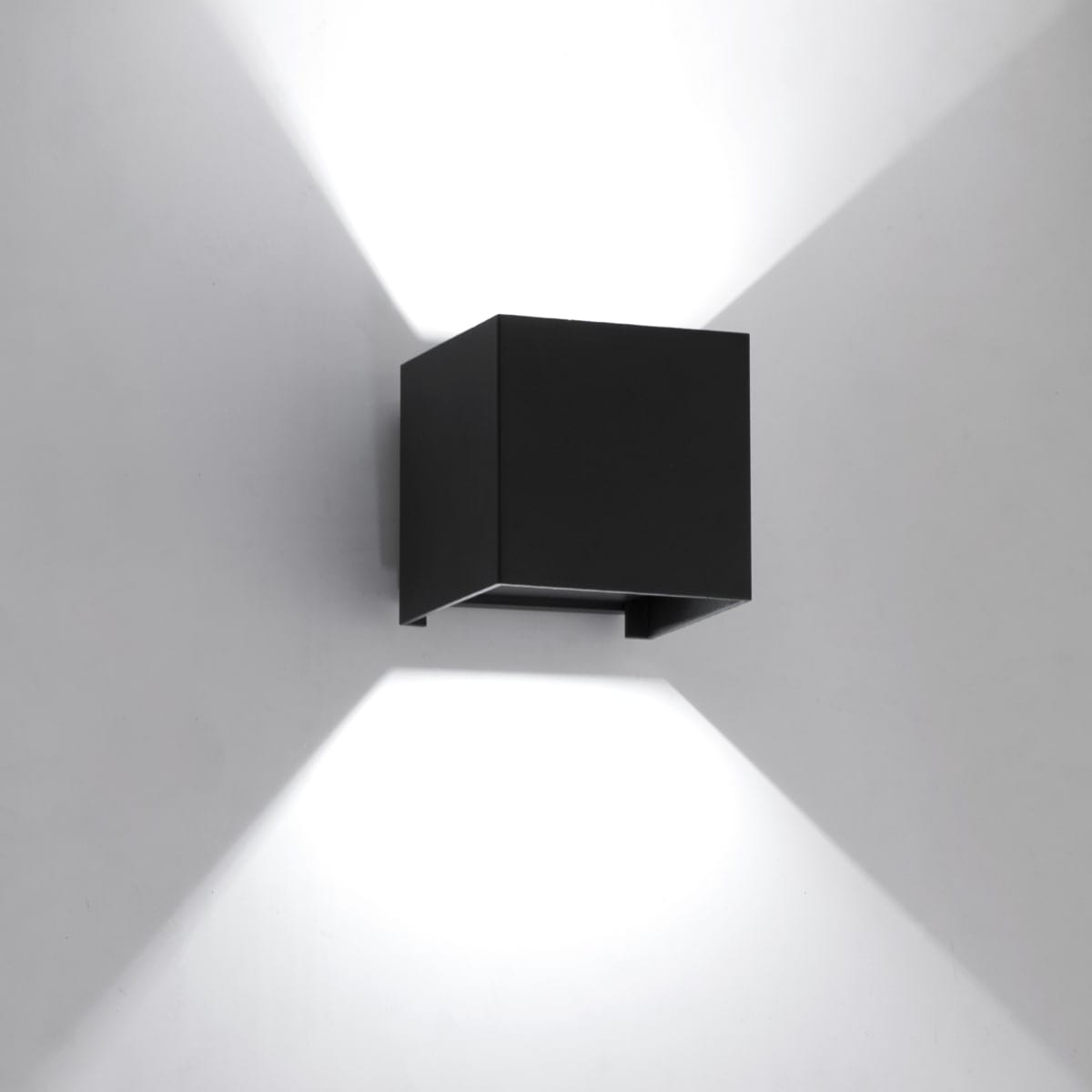 Bricocenter ROXBURY ALUMINIUM WALL LIGHT BLACK 10X10XH10 CM LED 810LM NATURAL LIGHT UP&amp;DOWN IP54