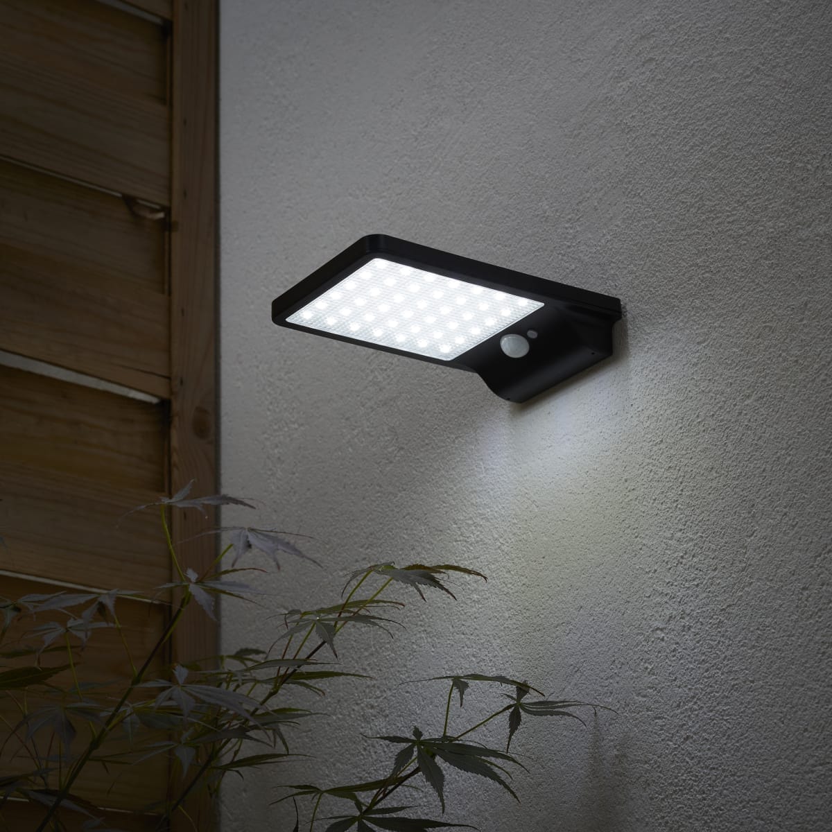 Bricocenter APPLIQUE SOLARE PALMS PLASTICA NERO LED 3,5W DIMMERABILE IP44