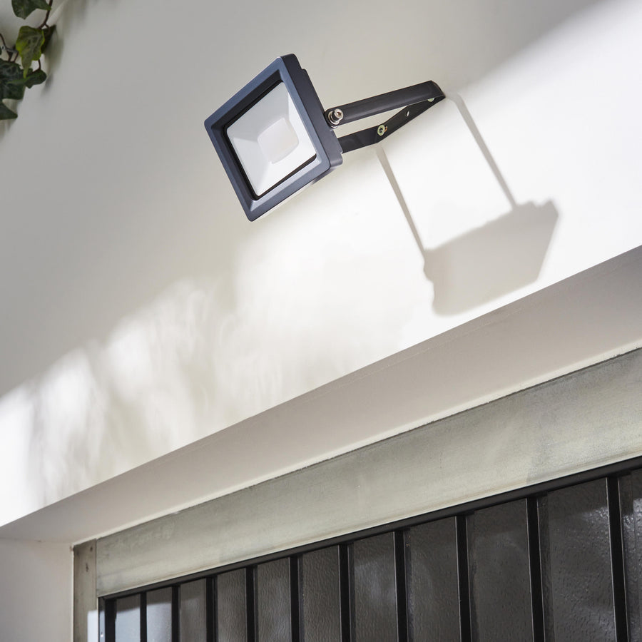 Proiettore yonkers alluminio grigio 11.5x6.5 cm led 10w cct ip65