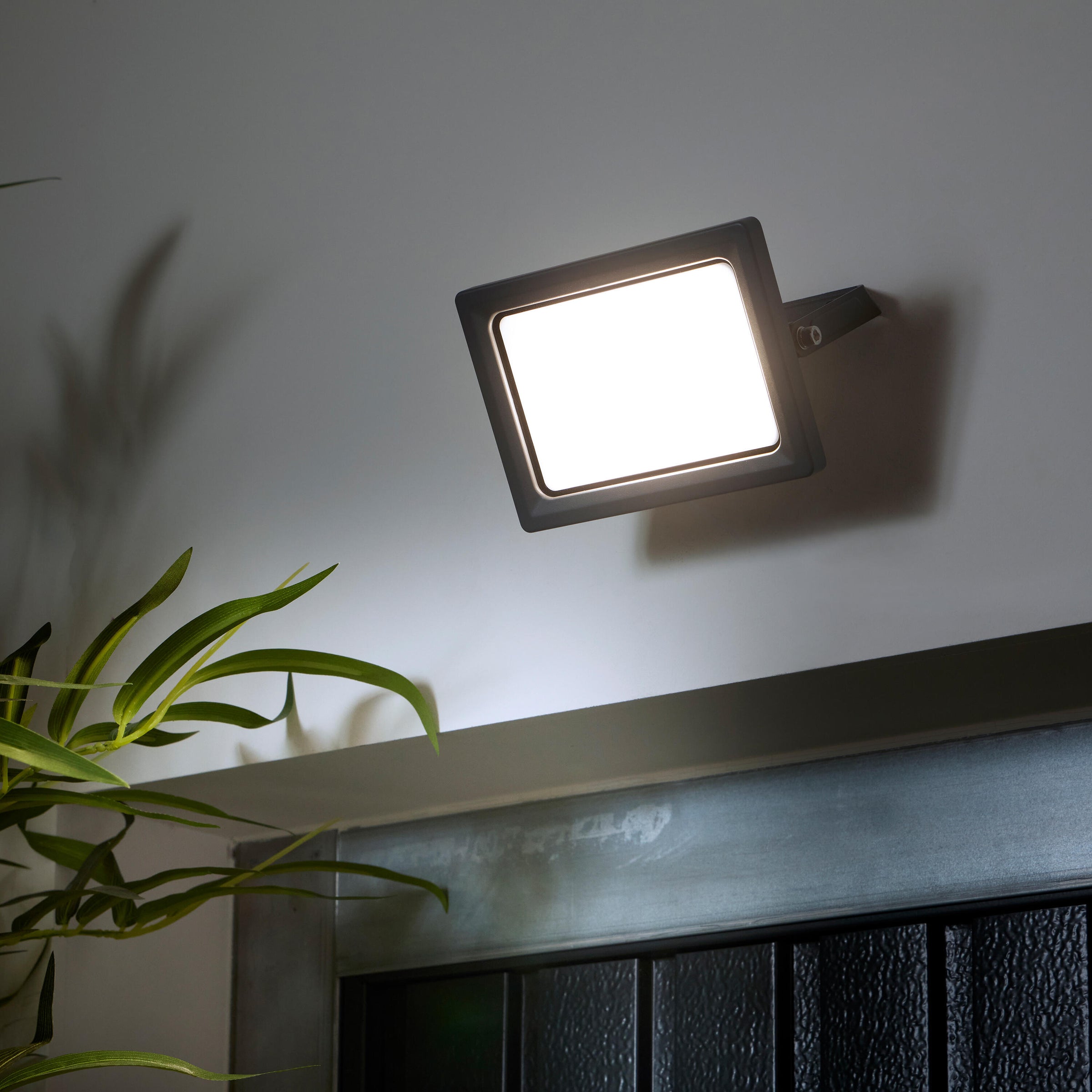 Yonkers aluminium grey 15x6.5 cm 30W LED spotlight, CCT, IP65