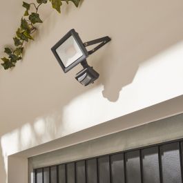 YONKERS ALUMINIUM PROJECTOR BLACK LED30W WITH MOTION SENSOR