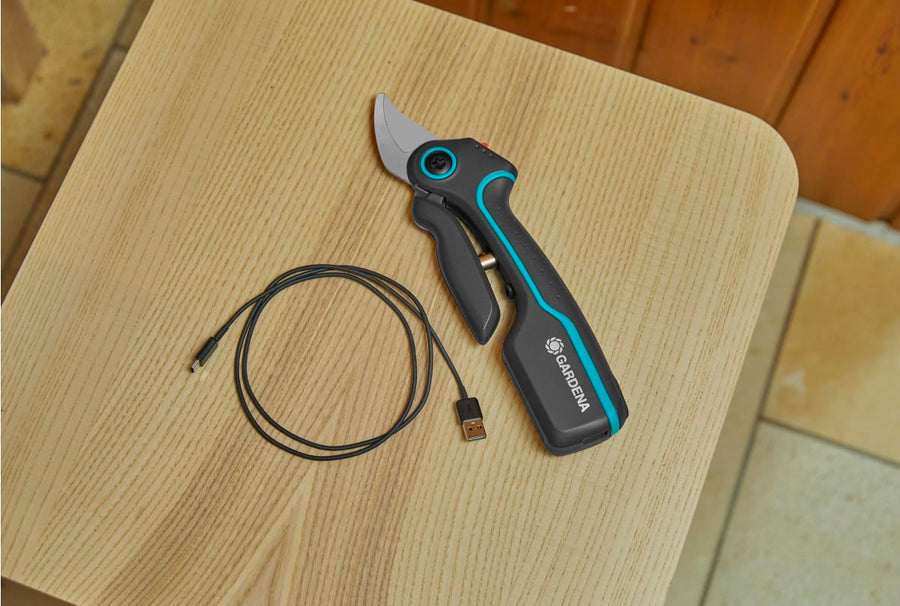 Bricocenter GARDENA BATTERY SHEAR CUT 25MM ASSISTCUT