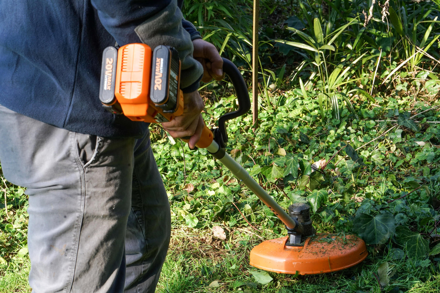 WORX 40V CORDLESS BRUSHCUTTER CUT 33 CM BATTERY AND CHARGE NOT INCLUDED