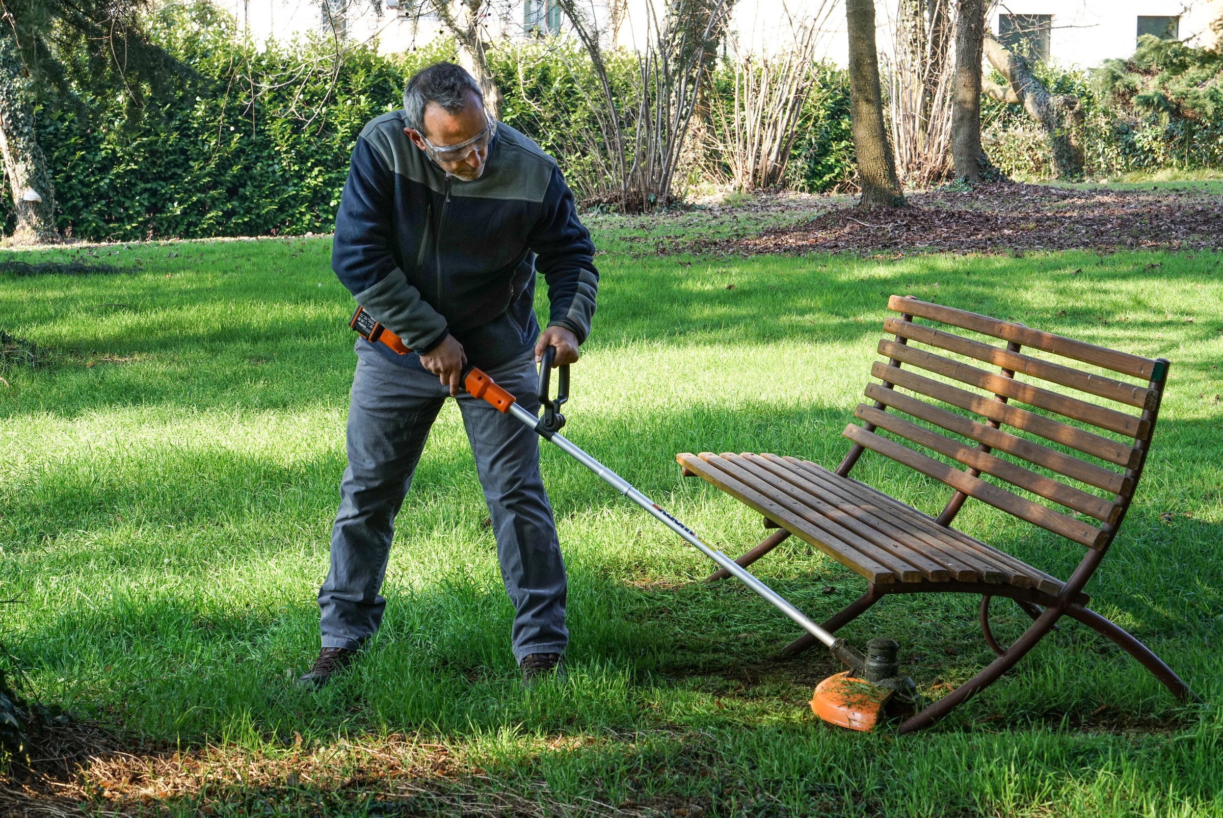 WORX 40V CORDLESS BRUSHCUTTER CUT 33 CM BATTERY AND CHARGE NOT INCLUDED