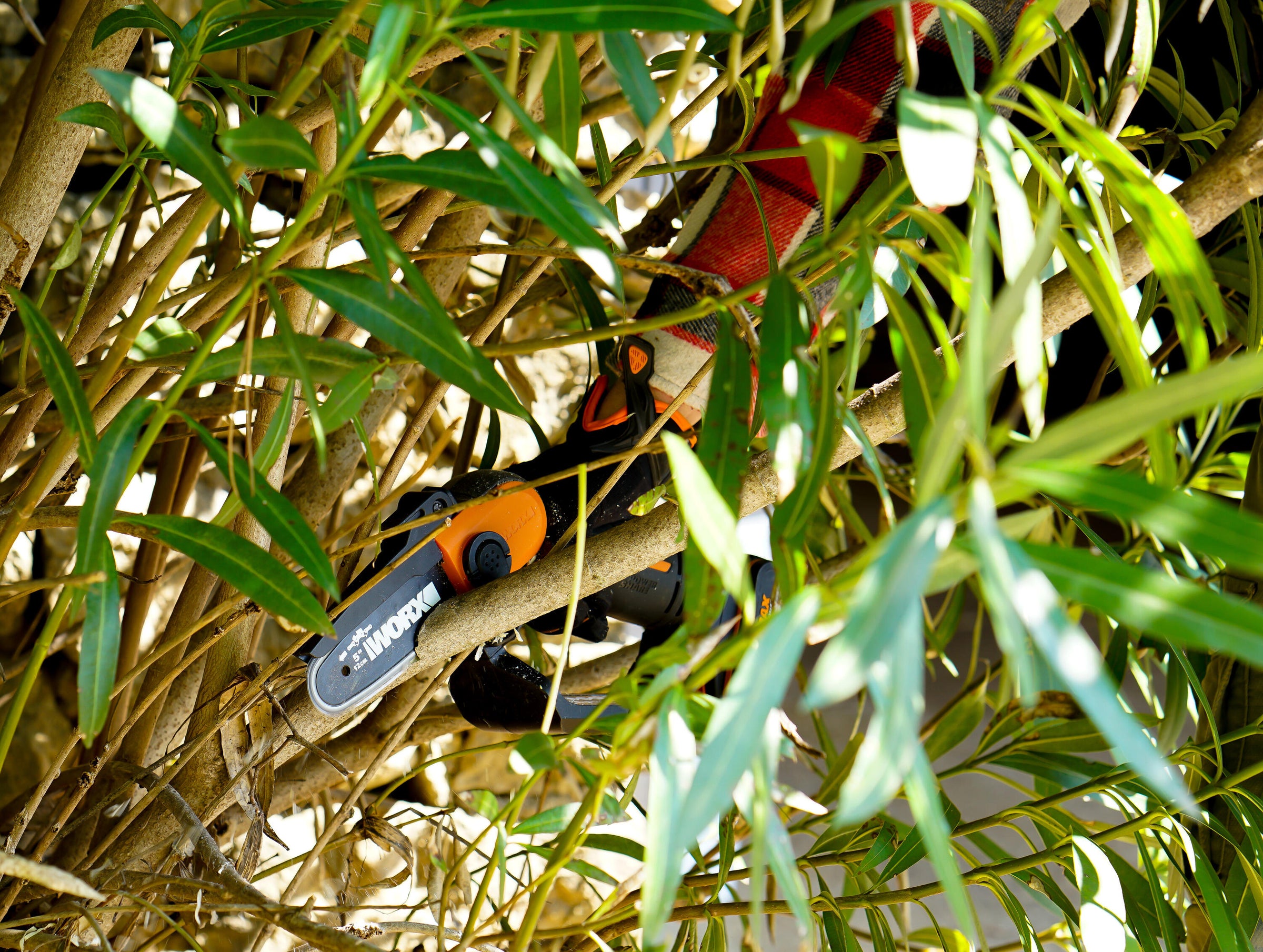 WORX BATTERY OPERATED MULTIFUNCTION PRUNER 20V BLADE 12CM BATTERY AND CHARGE NOT INCLUDED