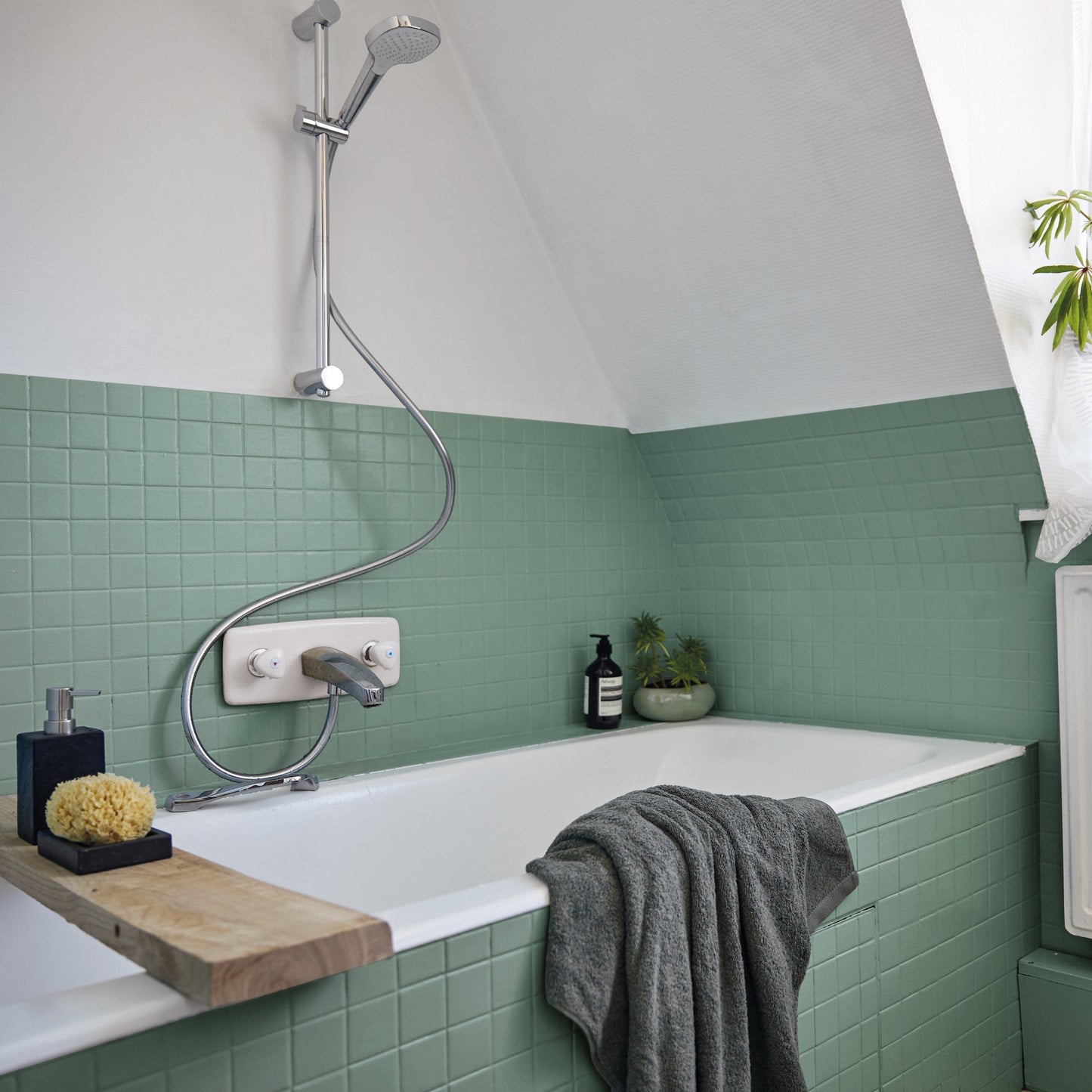 Bricocenter WATER GLAZE FOR FURNITURE AND KITCHEN AND BATHROOM TILES GREEN SAGE 3 SATIN LUXENS 2 LT