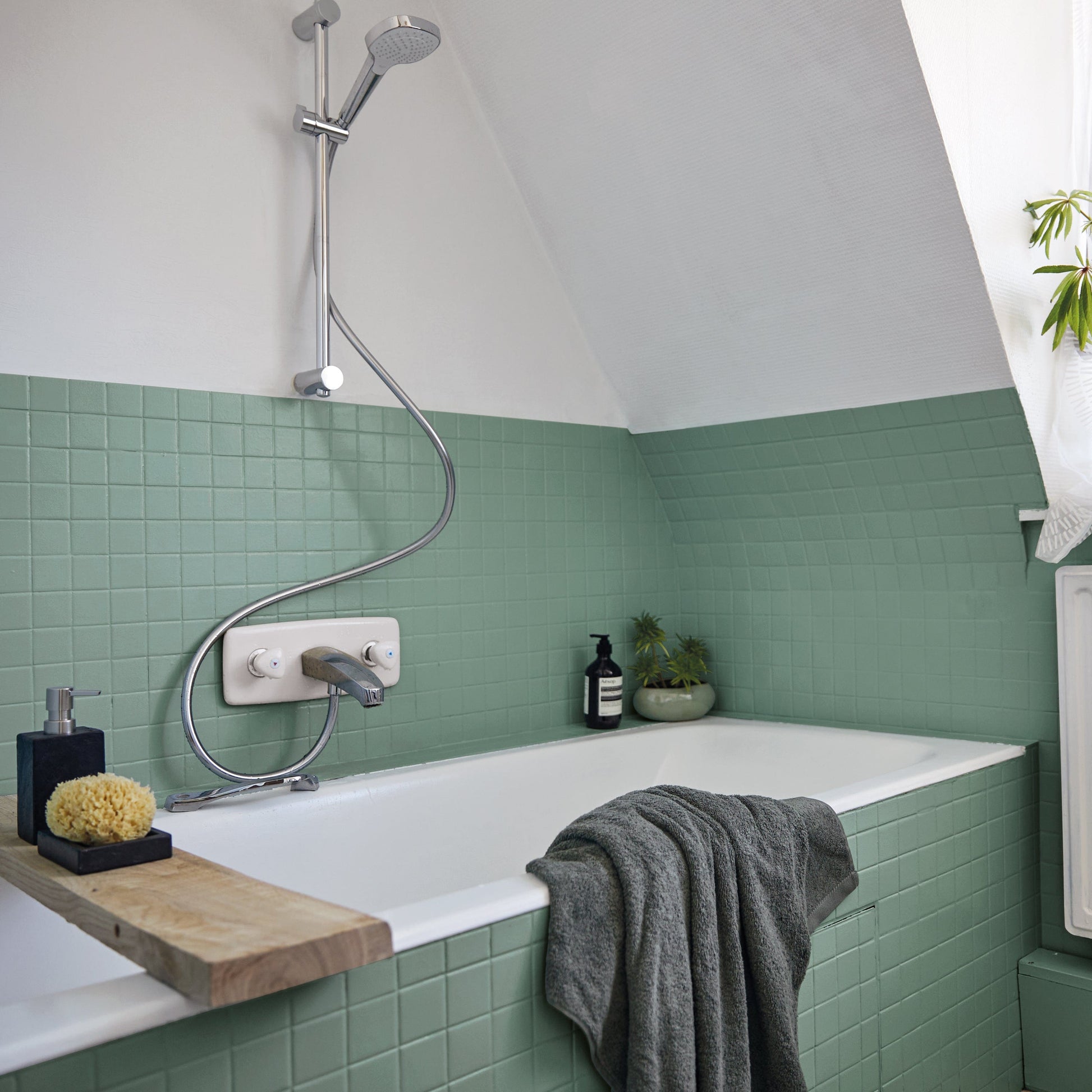 Bricocenter WATER GLAZE FOR FURNITURE AND KITCHEN AND BATHROOM TILES GREEN SAGE 3 SATIN LUXENS 2 LT