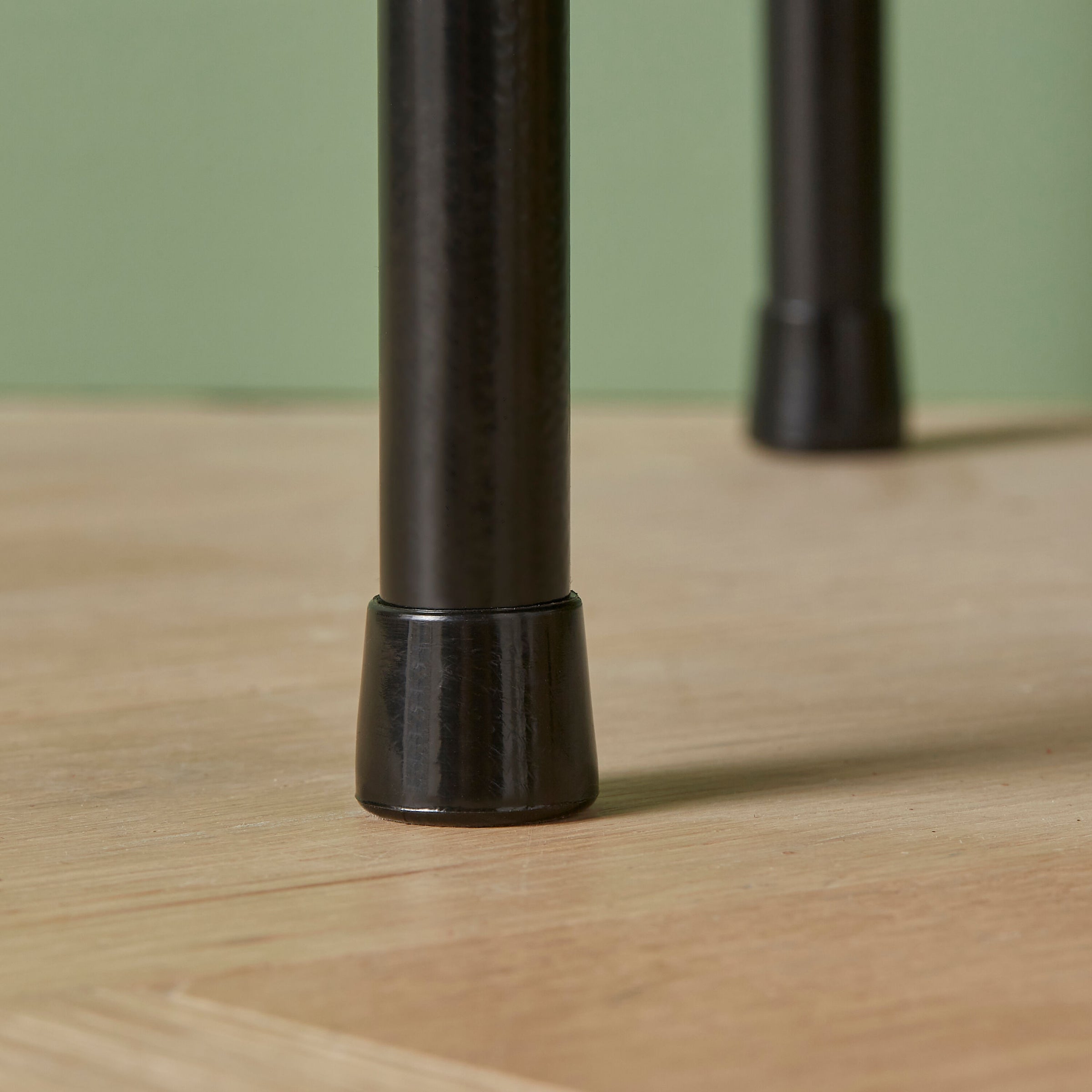 TIPS 18MM BLACK PLASTIC 4PCS