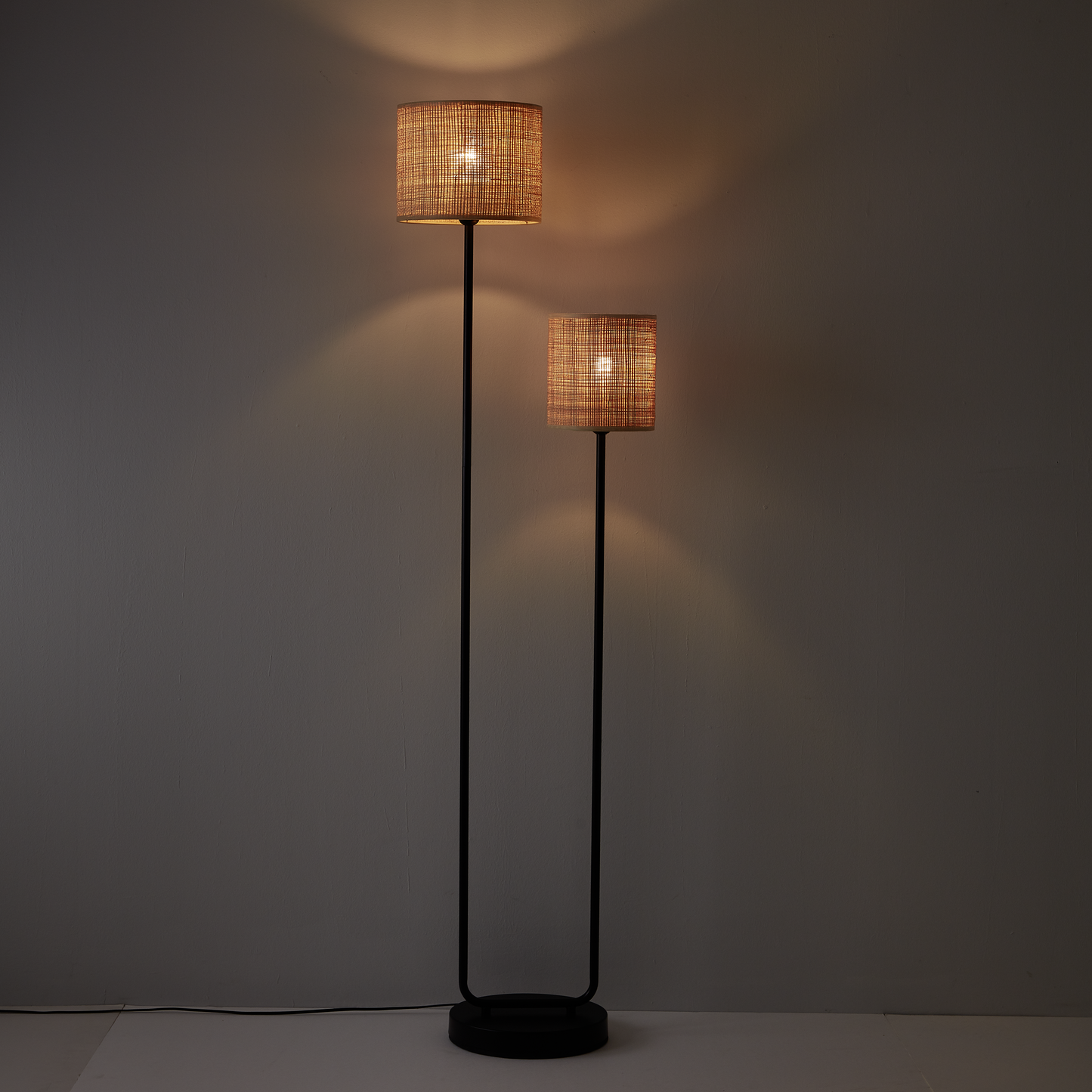 CARVI BLACK METAL AND NATURAL RAFFIA FLOOR LAMP H161 CM E27=40W