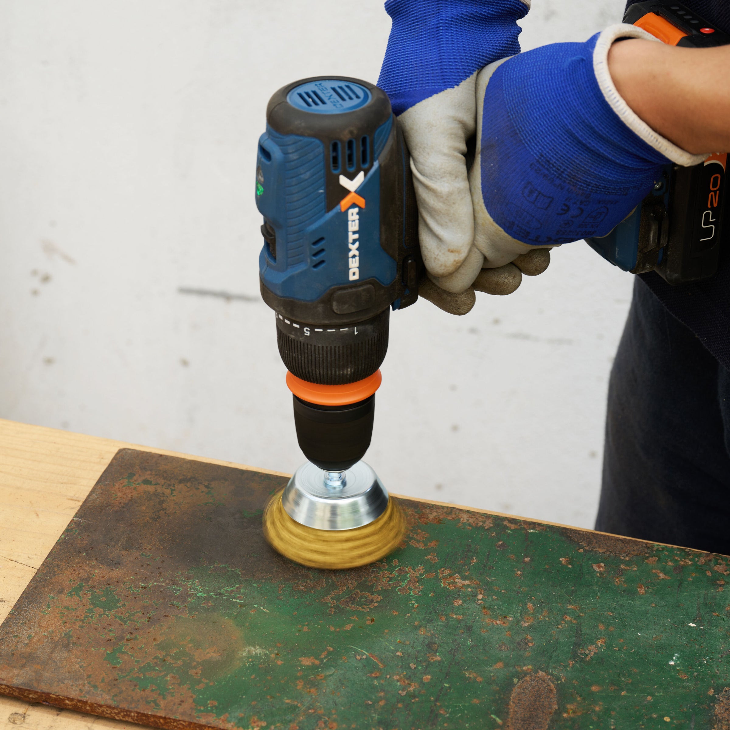 DEXTER DRILL WIRE CUP BRUSH FOR FINE DUSTING OF BRASS-PLATED STEEL WIRES