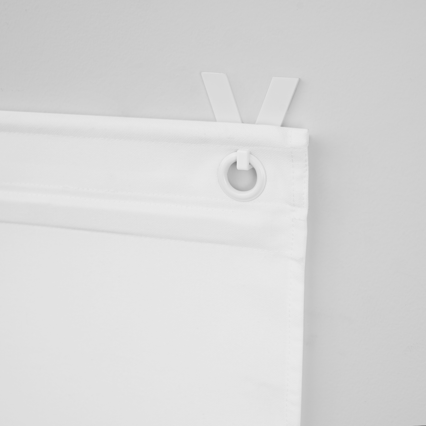 Clip-on bracket for Pharell roman blinds