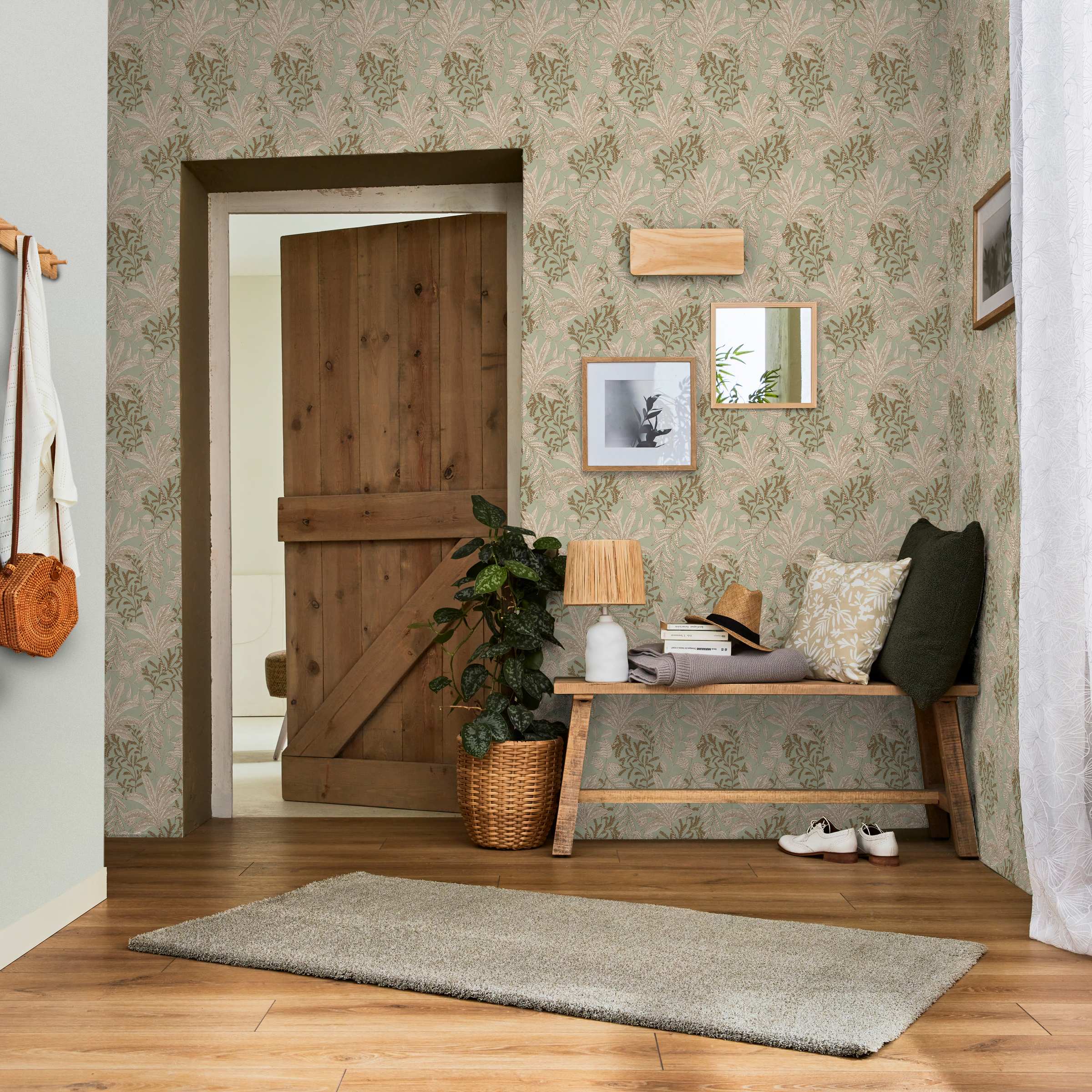 Fleurs Whisper wallpaper, 53 x 10.5 m