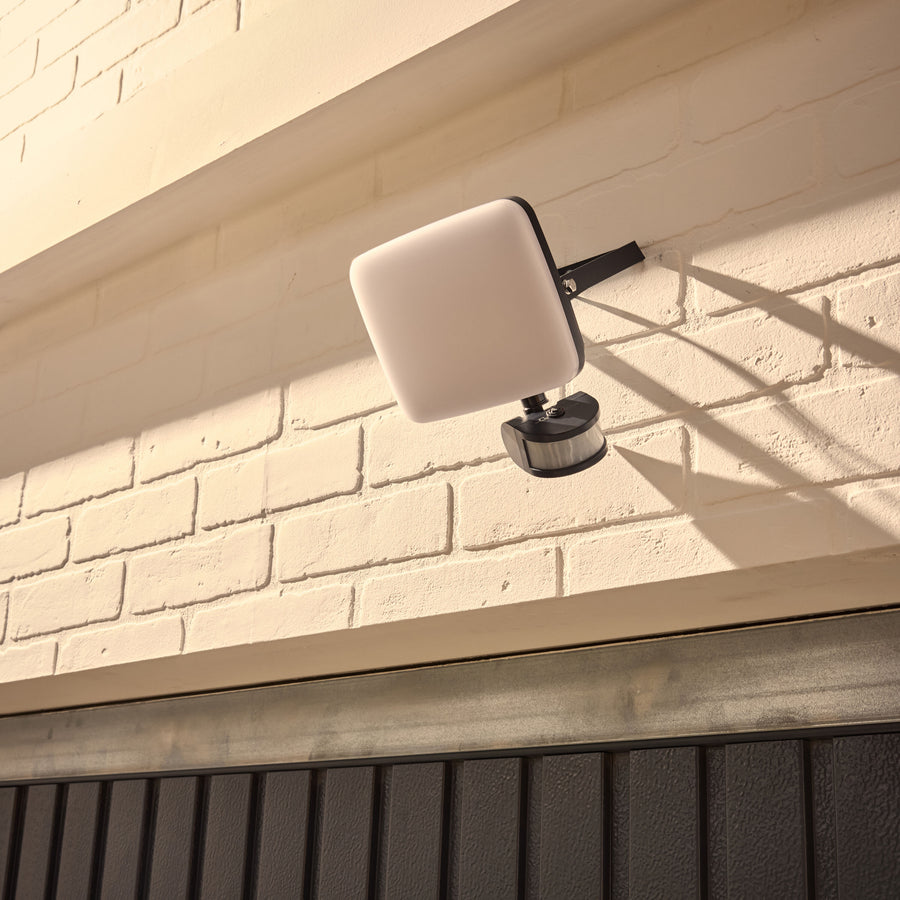 White aluminium Kanti spotlight, 19.2 x 7.4 cm, 30W LED, natural light, with motion sensor