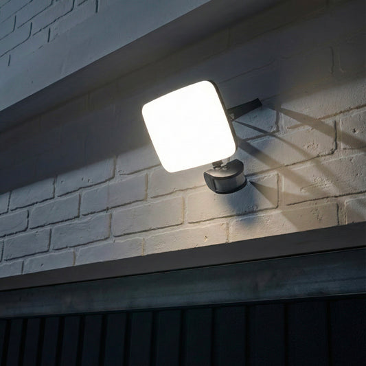 White aluminium Kanti spotlight, 19.2 x 7.4 cm, 30W LED, natural light, with motion sensor