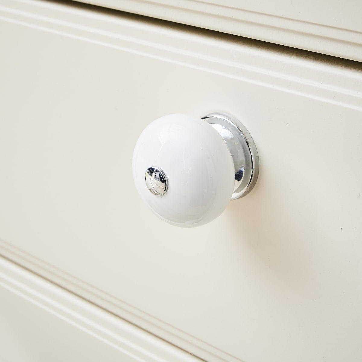 1 GABI D 40 MM WHITE PORCELAIN KNOB
