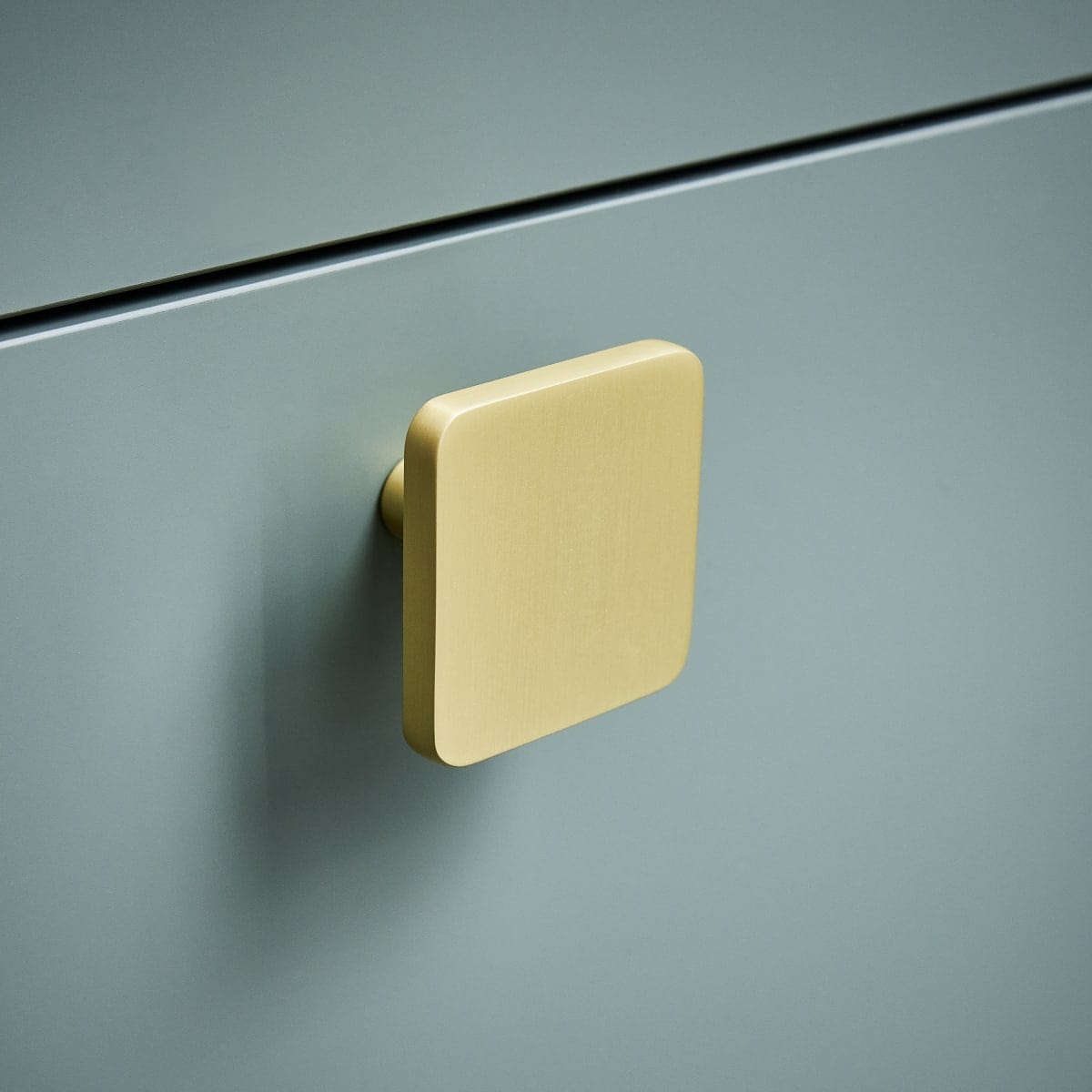 4 KEO 40MM KNOBS IN MATT BRUSHED BRASS