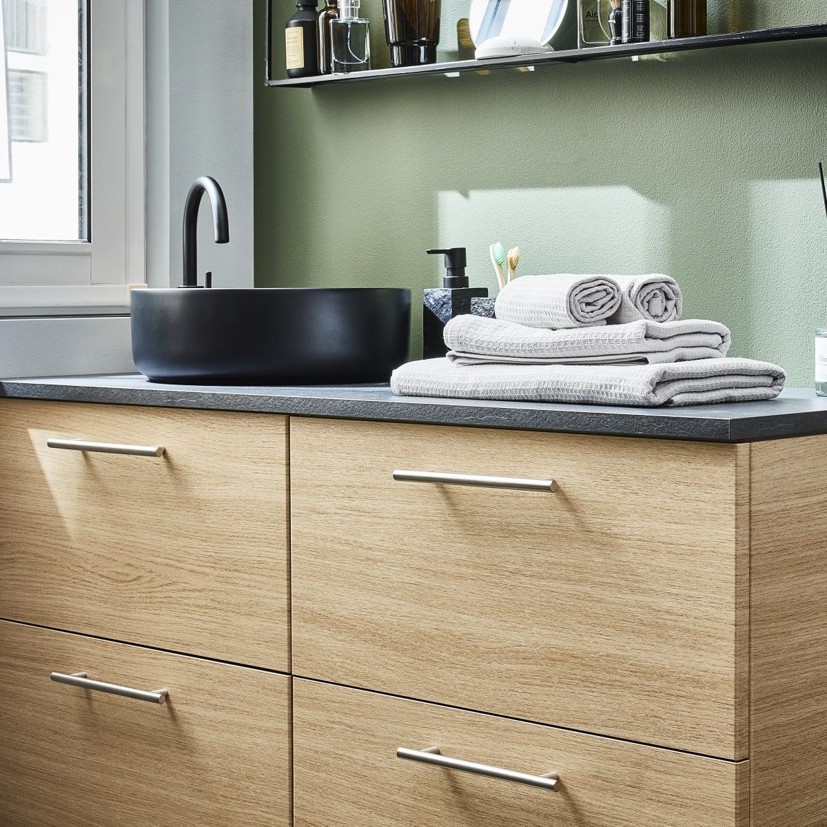 1 SARA HANDLE 160 MM CENTRE DISTANCE IN POLISHED BRUSHED NICKEL