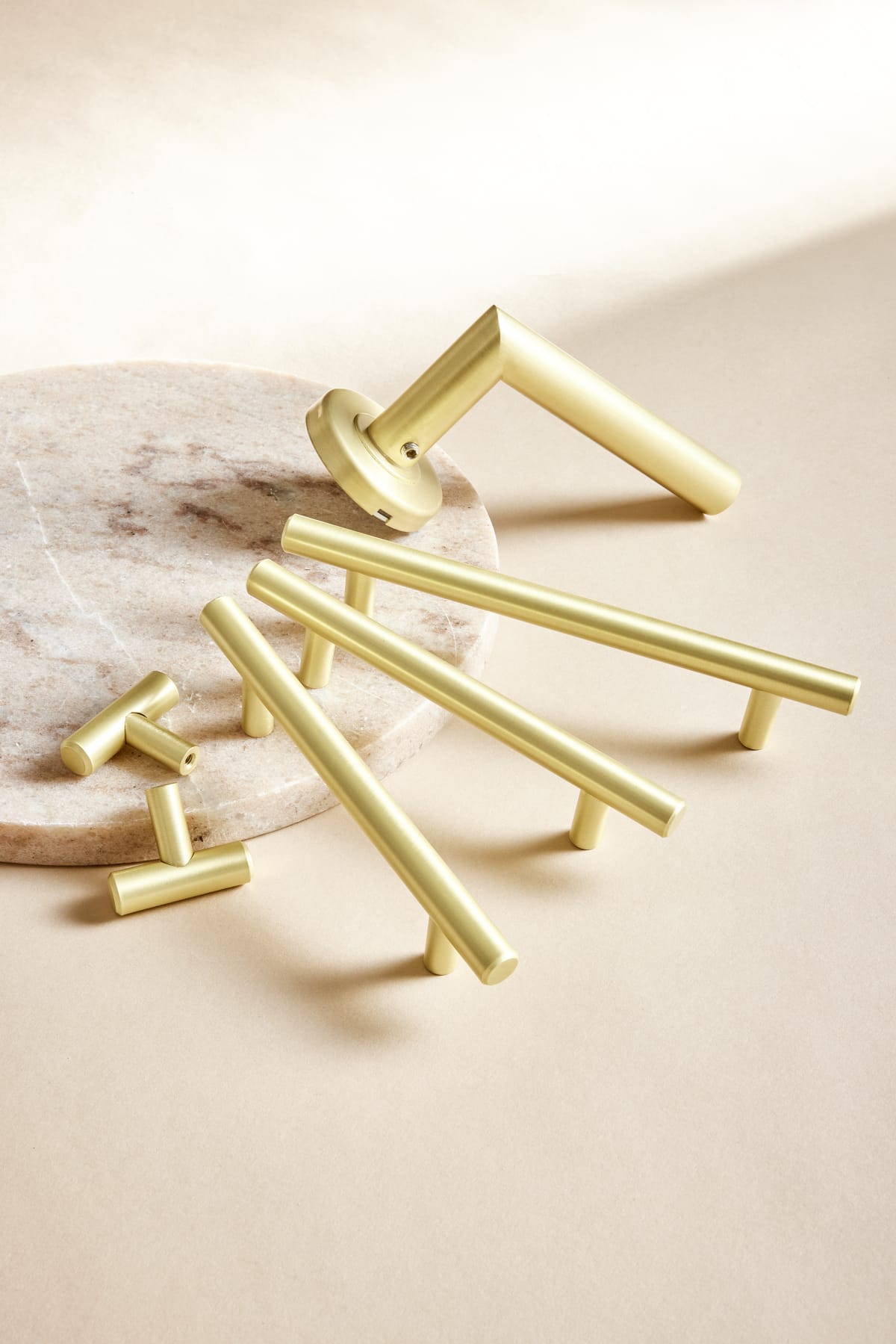 1 SARA HANDLE WITH 96 MM CENTRE DISTANCE IN MATT BRUSHED BRASS