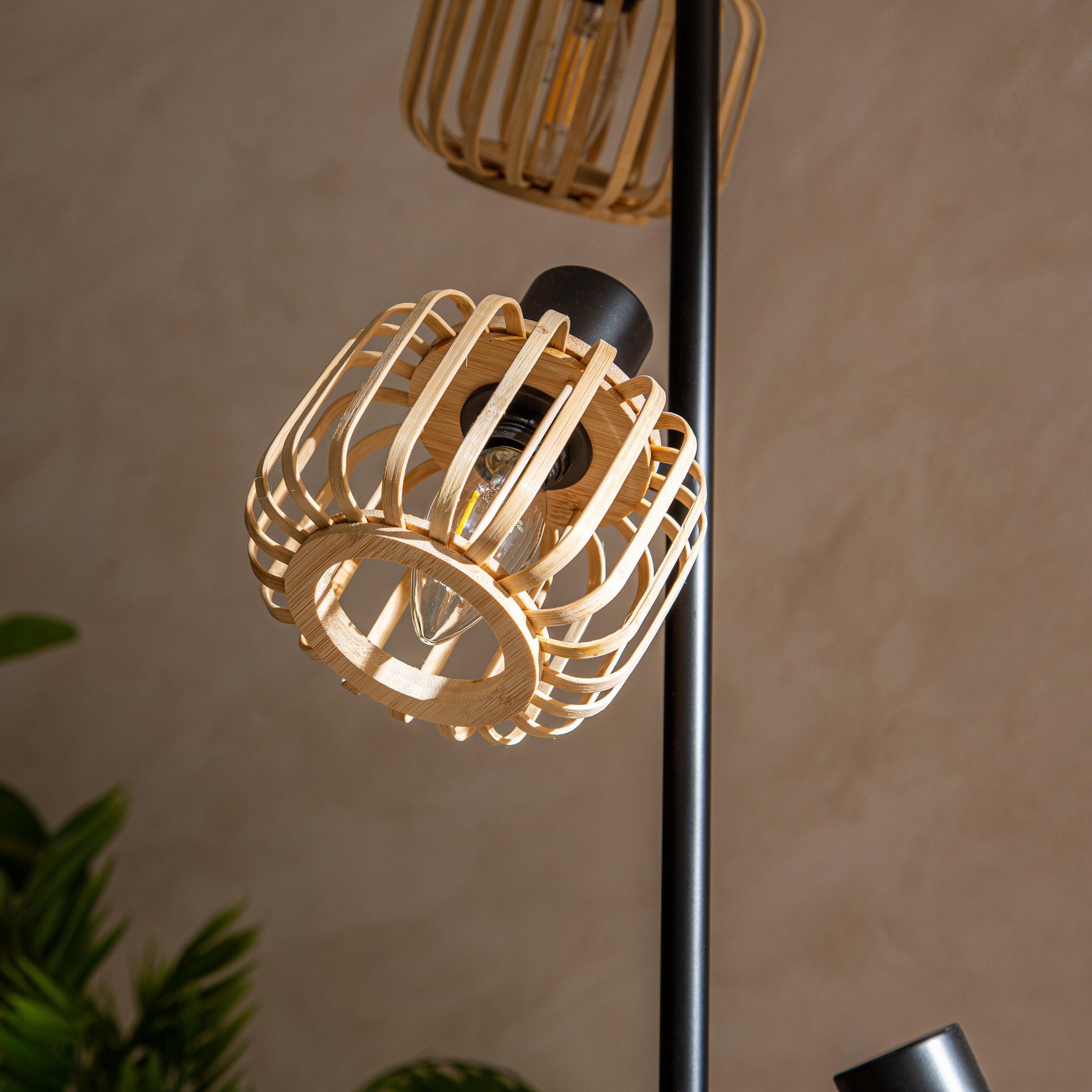 BLACK METAL PECAN FLOOR LAMP H159CM 3XE14
