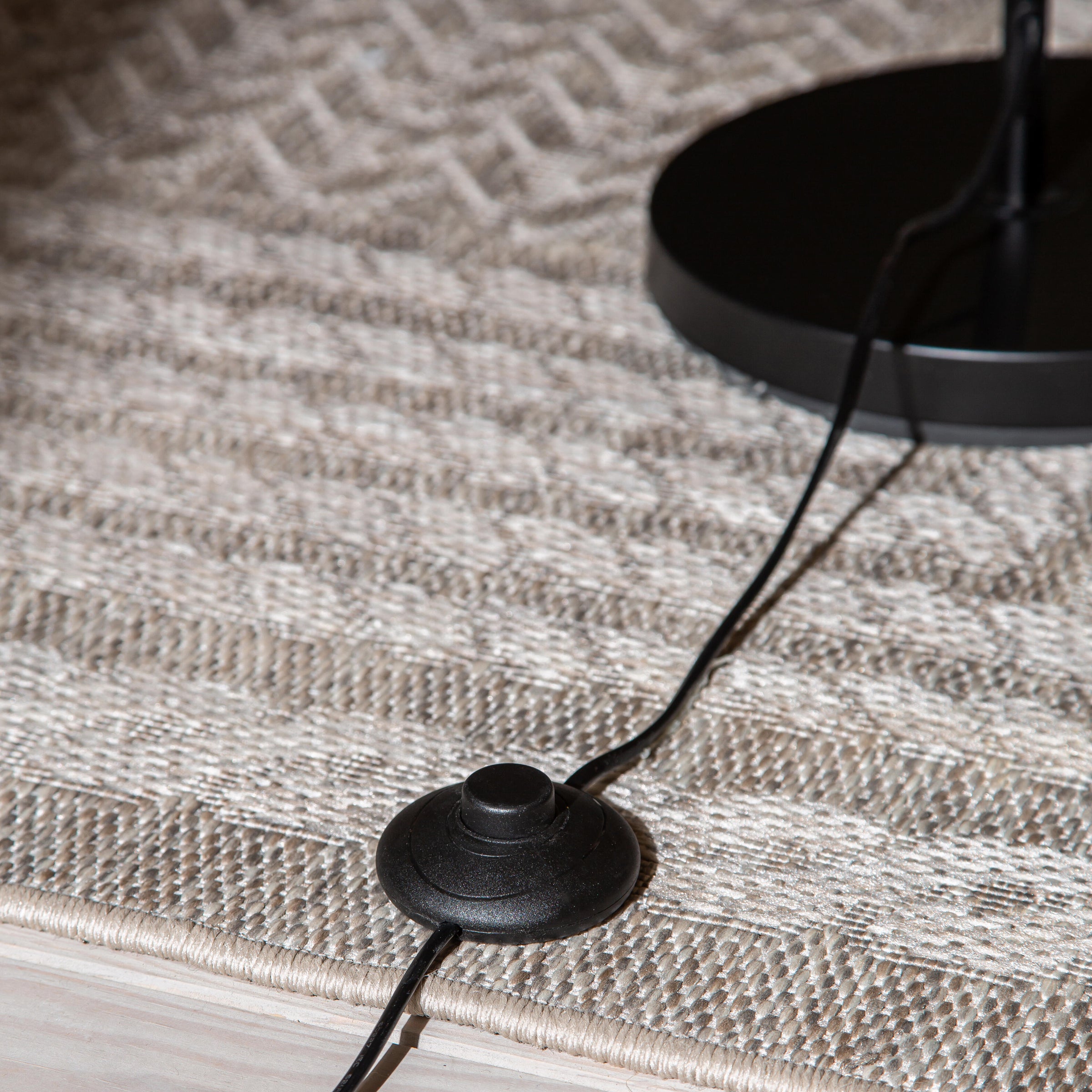 BLACK METAL PECAN FLOOR LAMP H159CM 3XE14