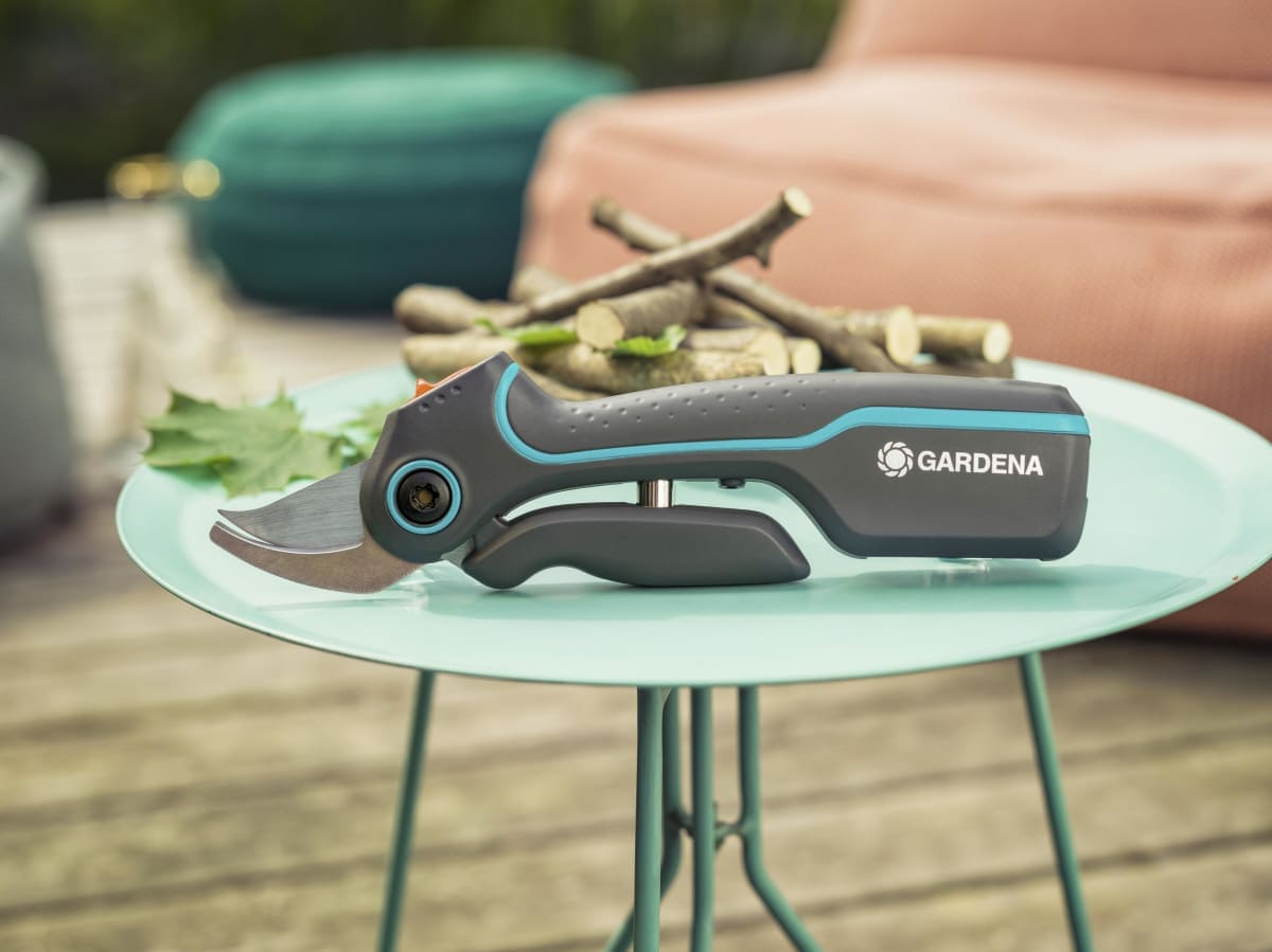 Bricocenter GARDENA BATTERY SHEAR CUT 25MM ASSISTCUT