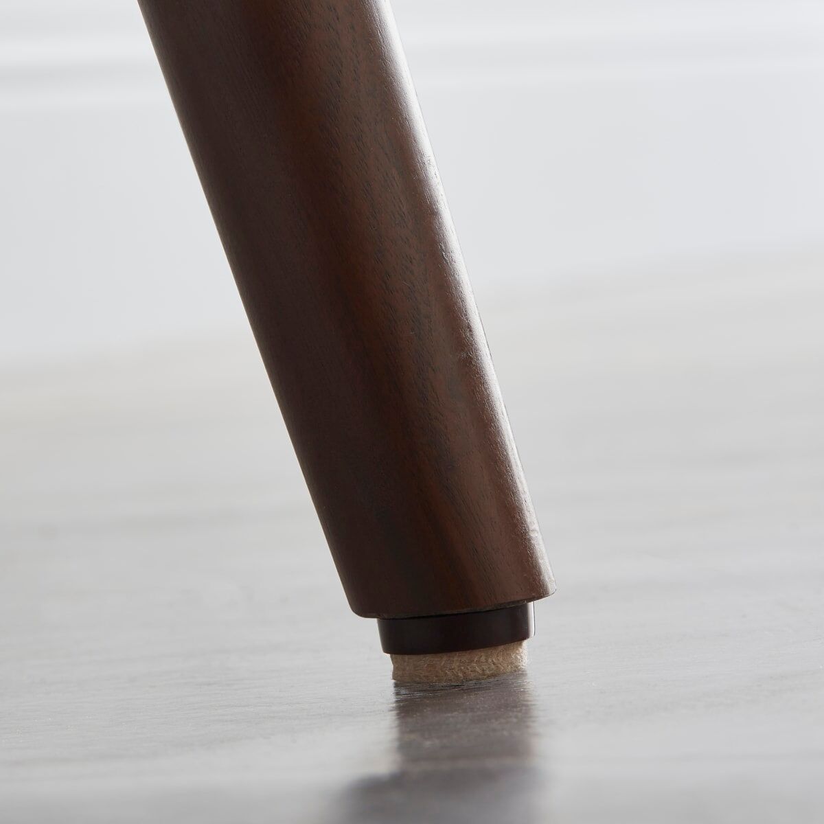 FELT WITH STANDERS SCREW D 28 MM BEIGE , 4 PIECES