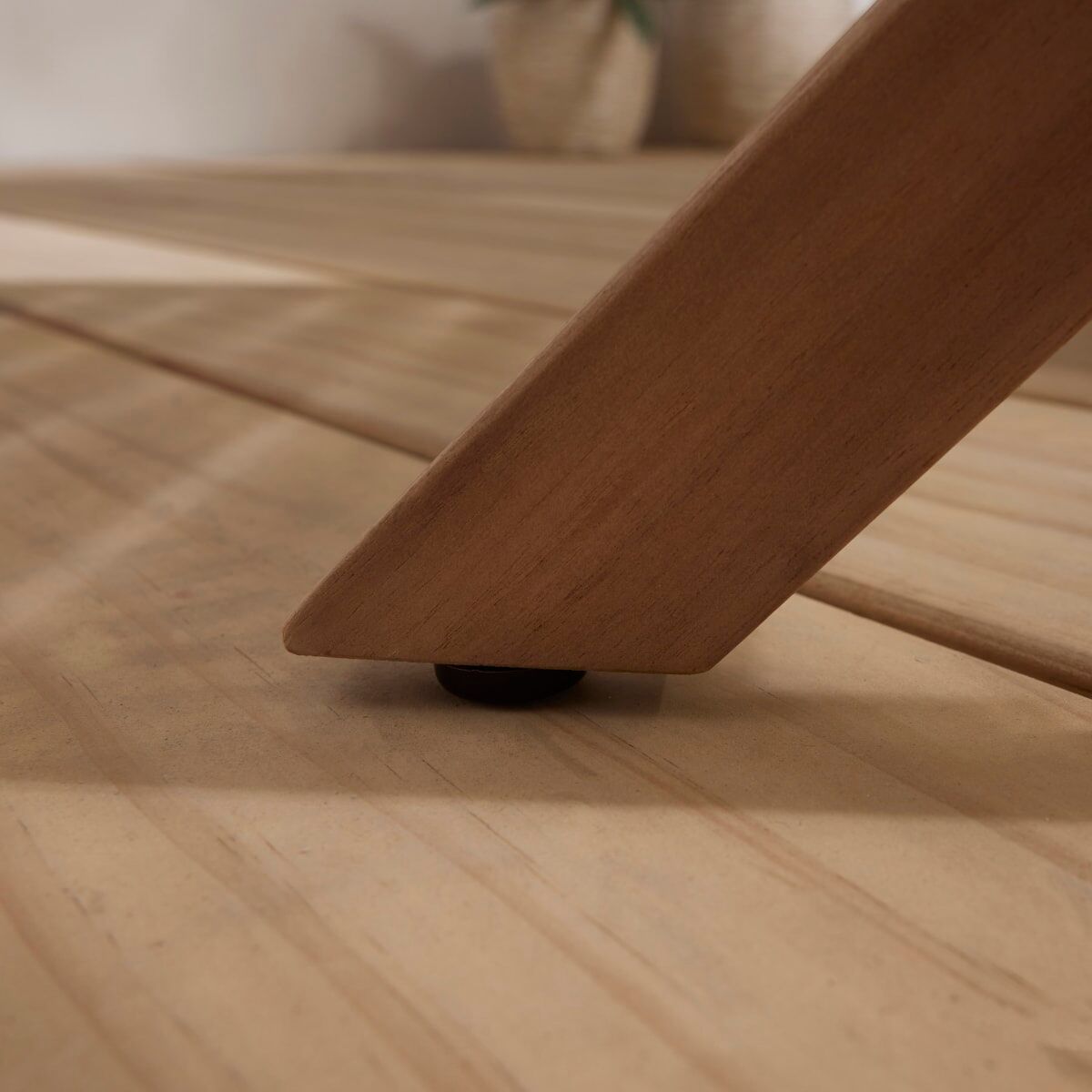 OUTDOOR GLIDING SKID WITH NAIL